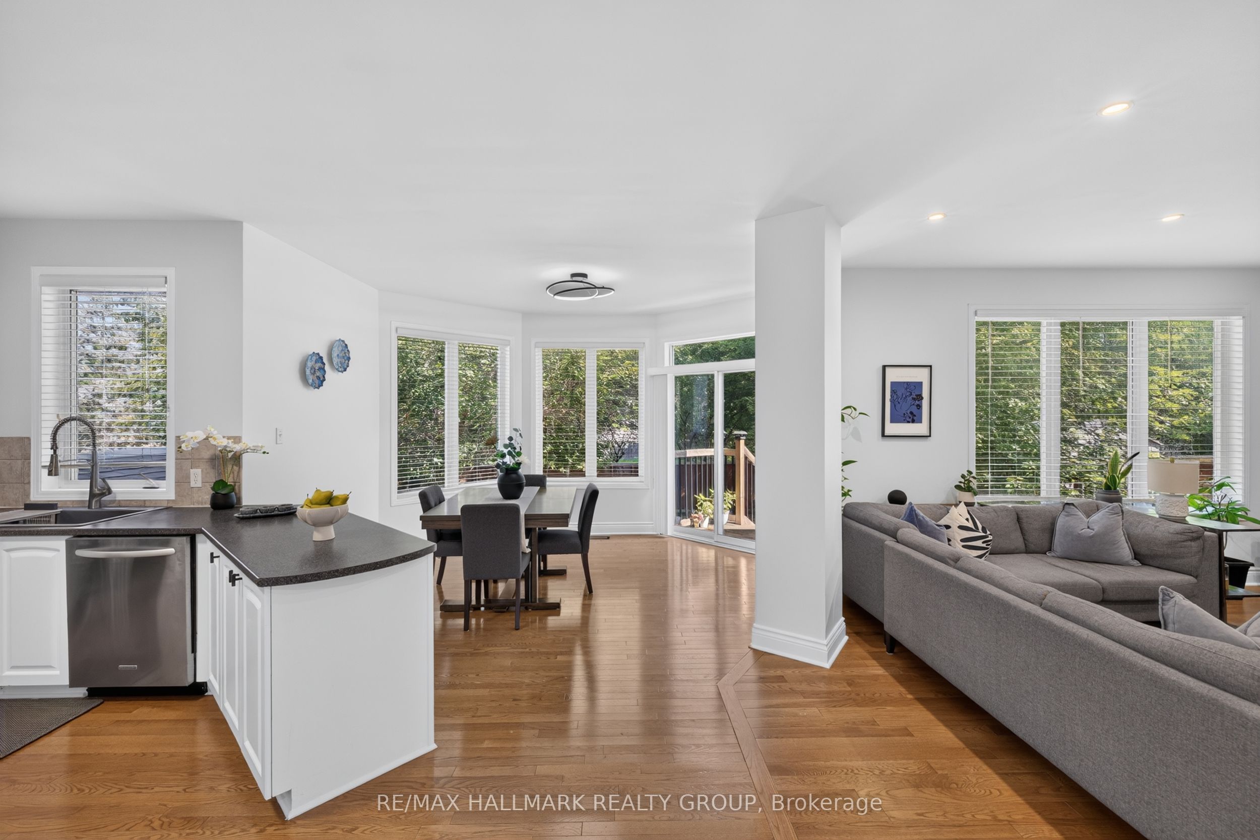 42 Glenrill Place S Property Photo 9