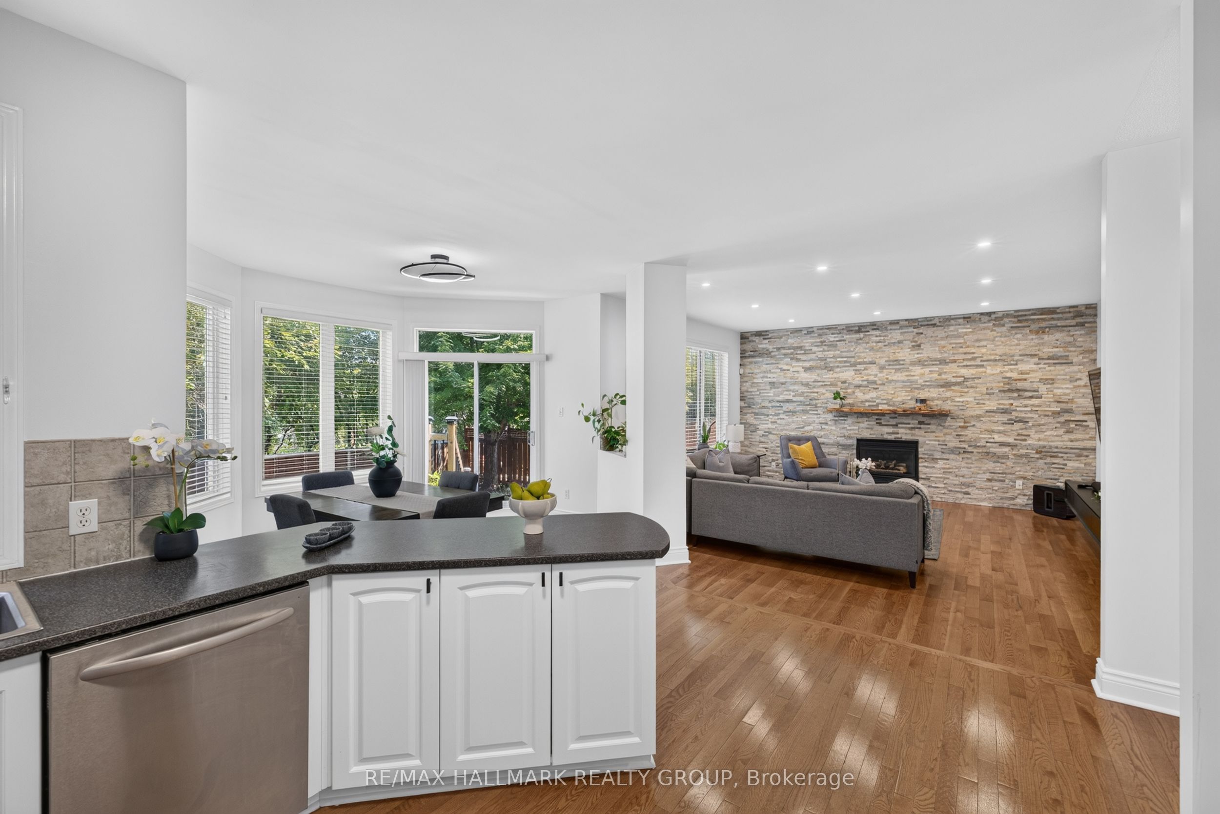 42 Glenrill Place S Property Photo 13