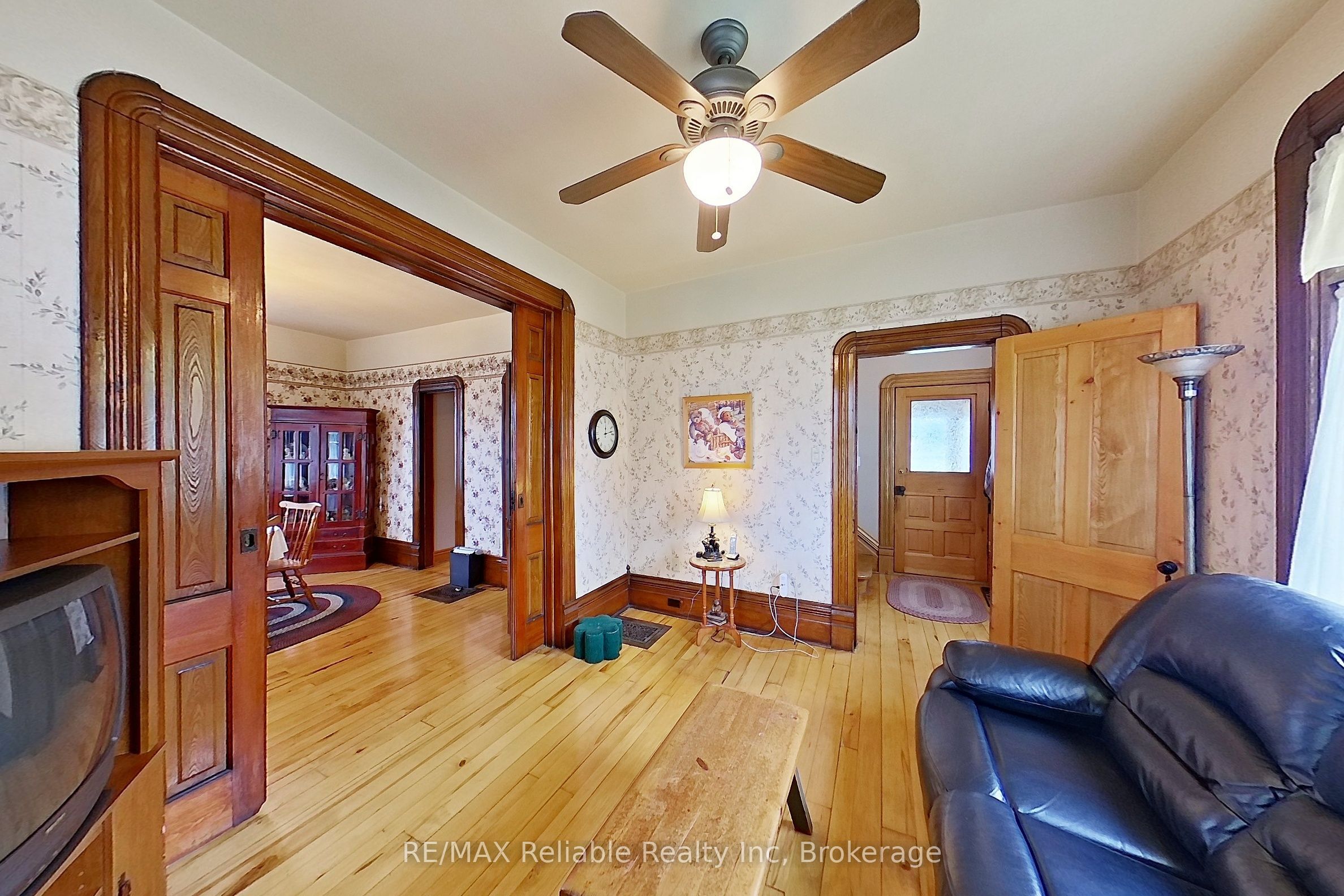 33 Princess Street E Property Photo 6