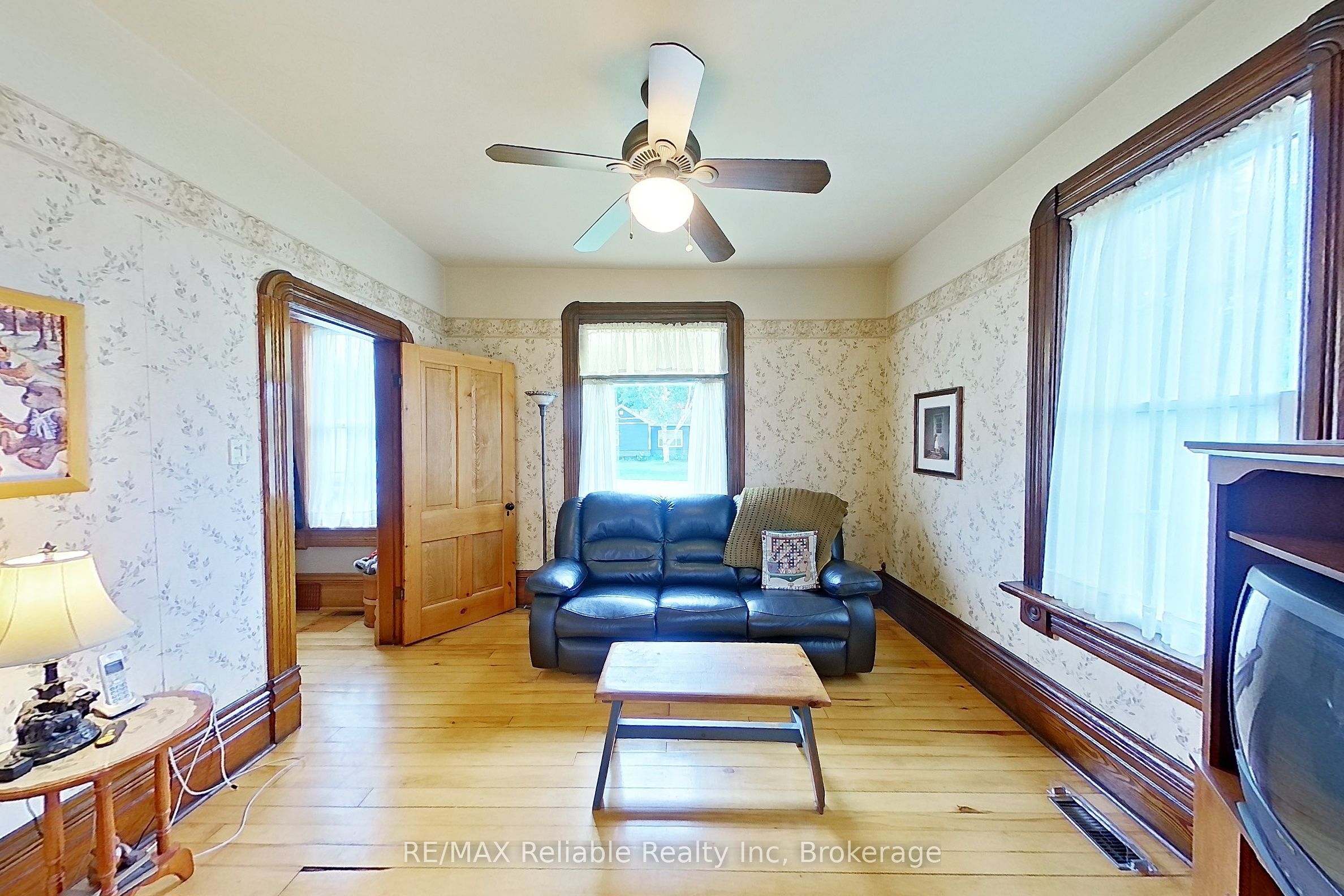 33 Princess Street E Property Photo 7