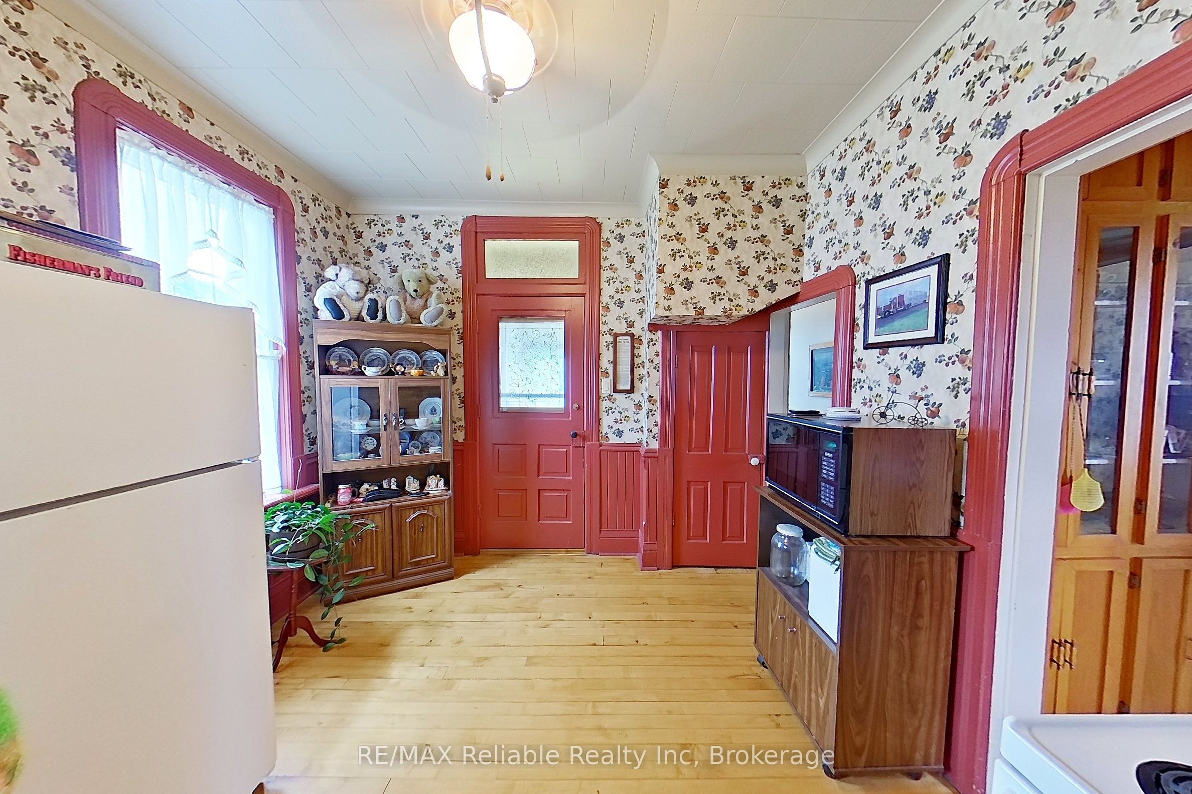 33 Princess Street E Property Photo 9