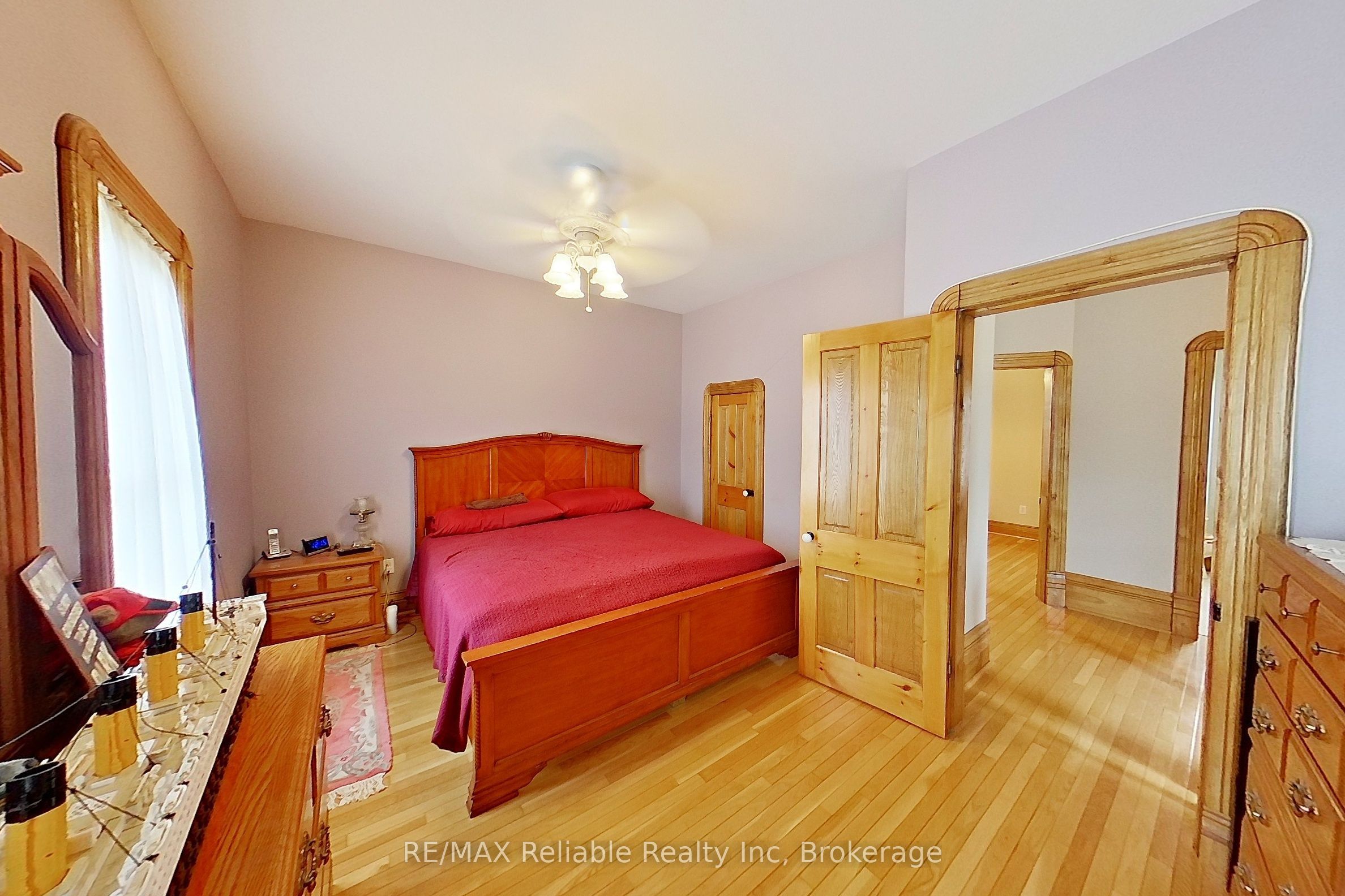 33 Princess Street E Property Photo 17