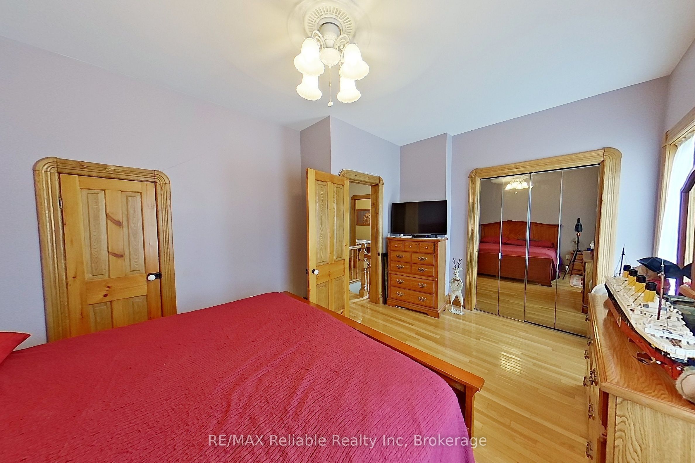 33 Princess Street E Property Photo 18