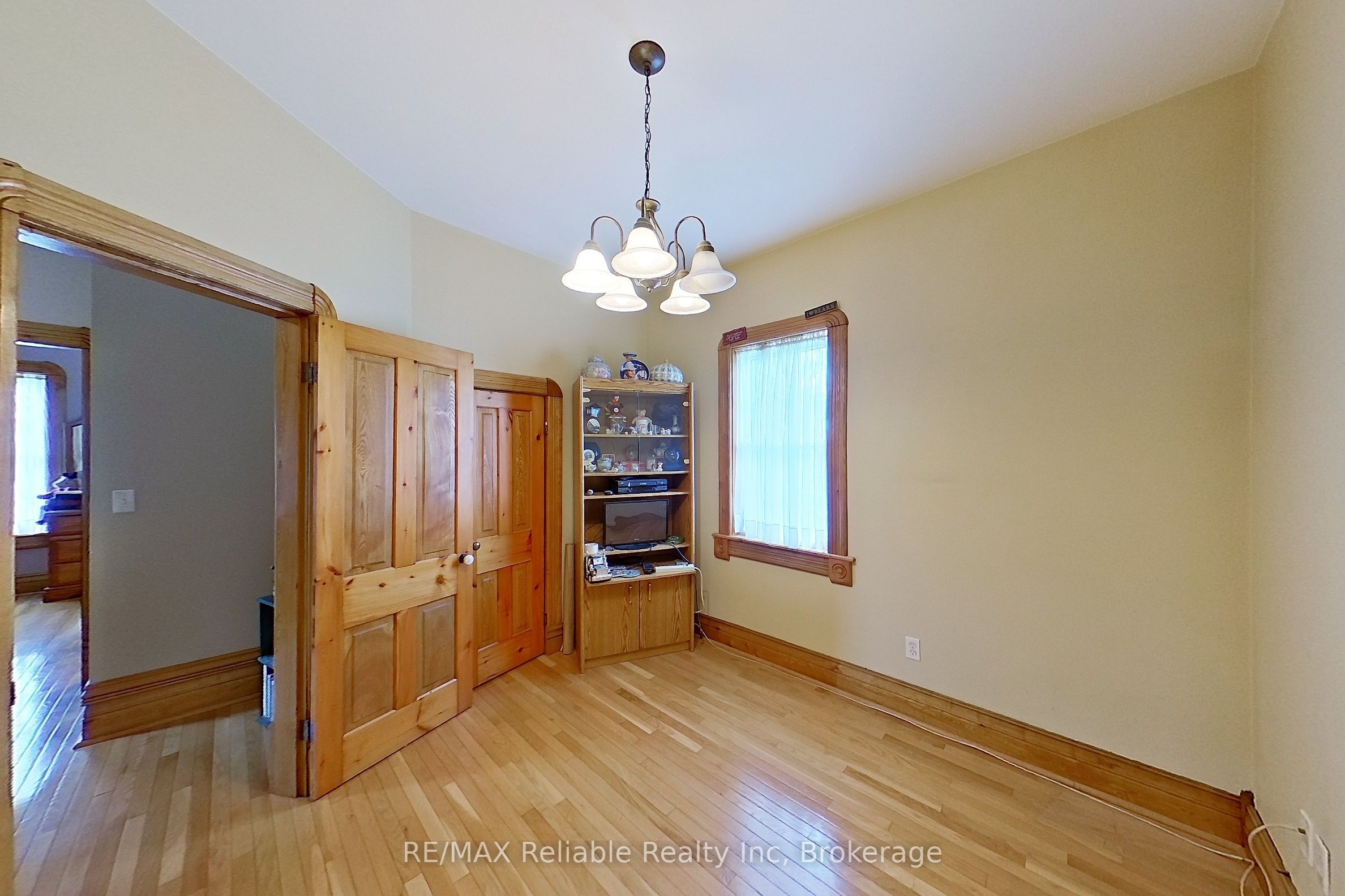 33 Princess Street E Property Photo 23
