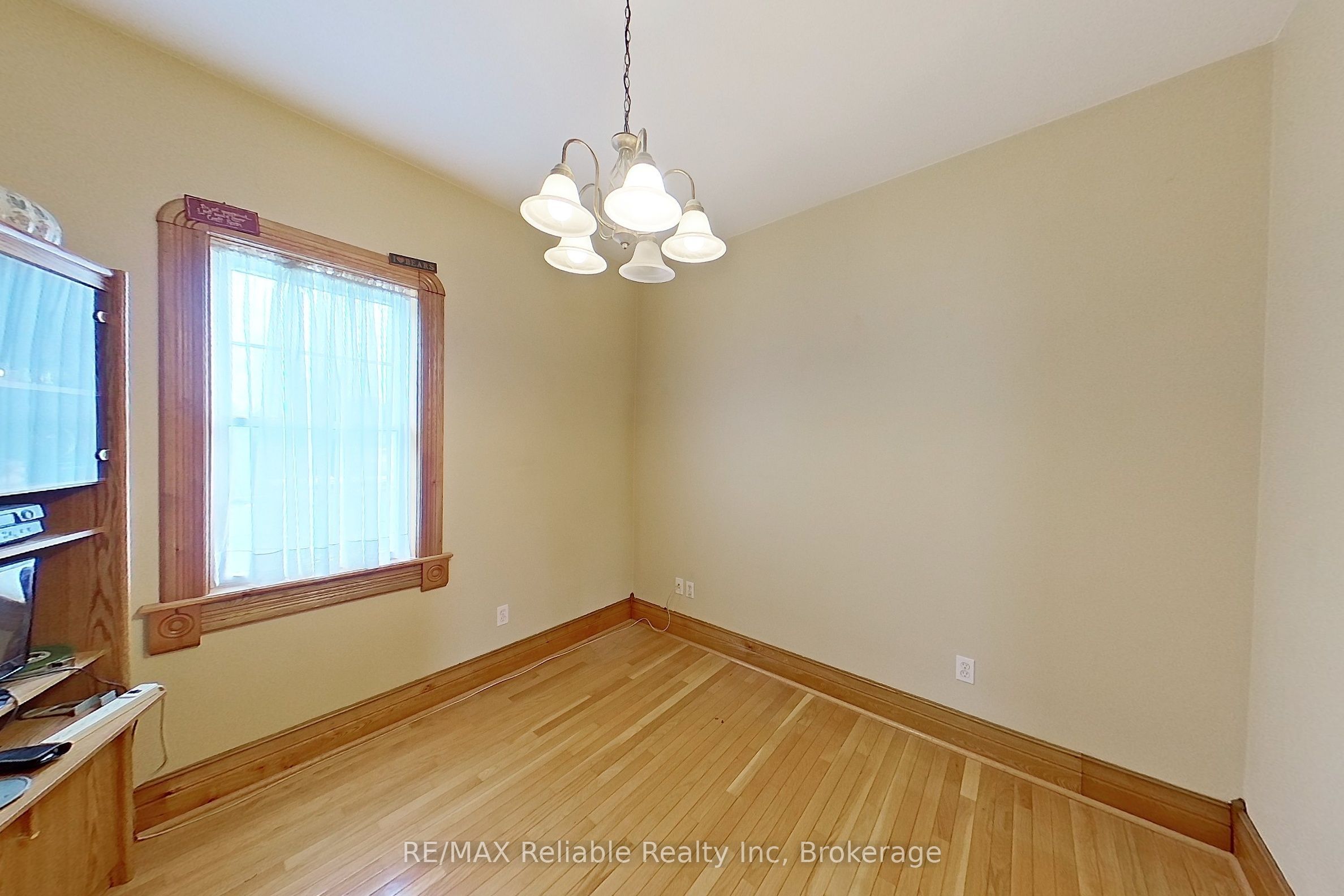 33 Princess Street E Property Photo 24