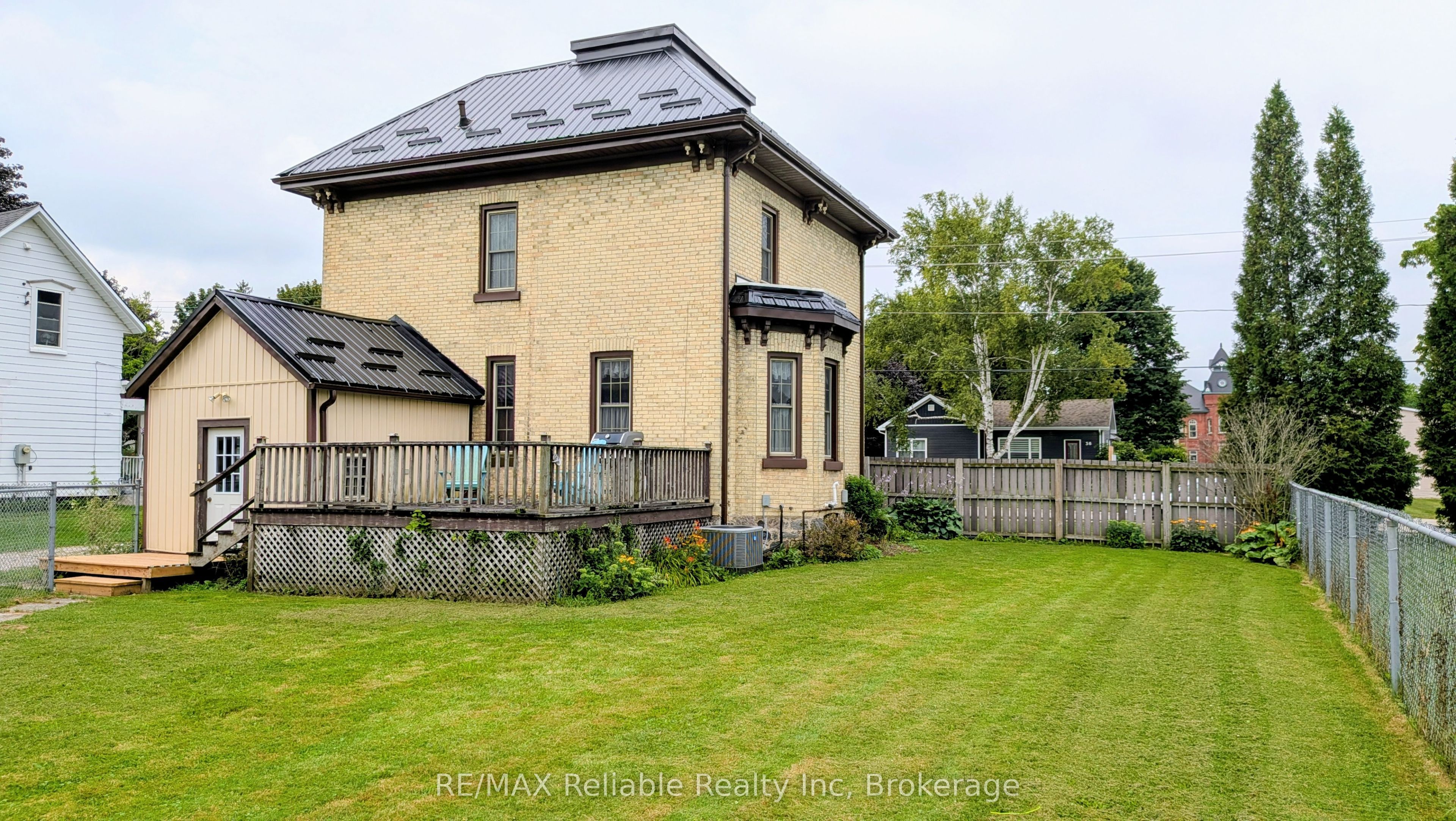 33 Princess Street E Property Photo 32