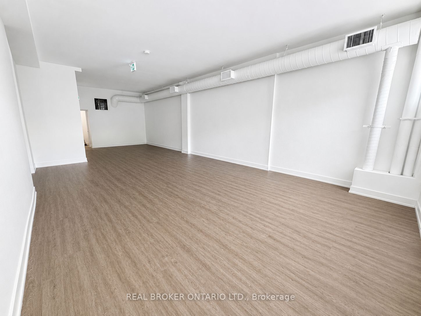 1127 Main Street E Property Photo 6