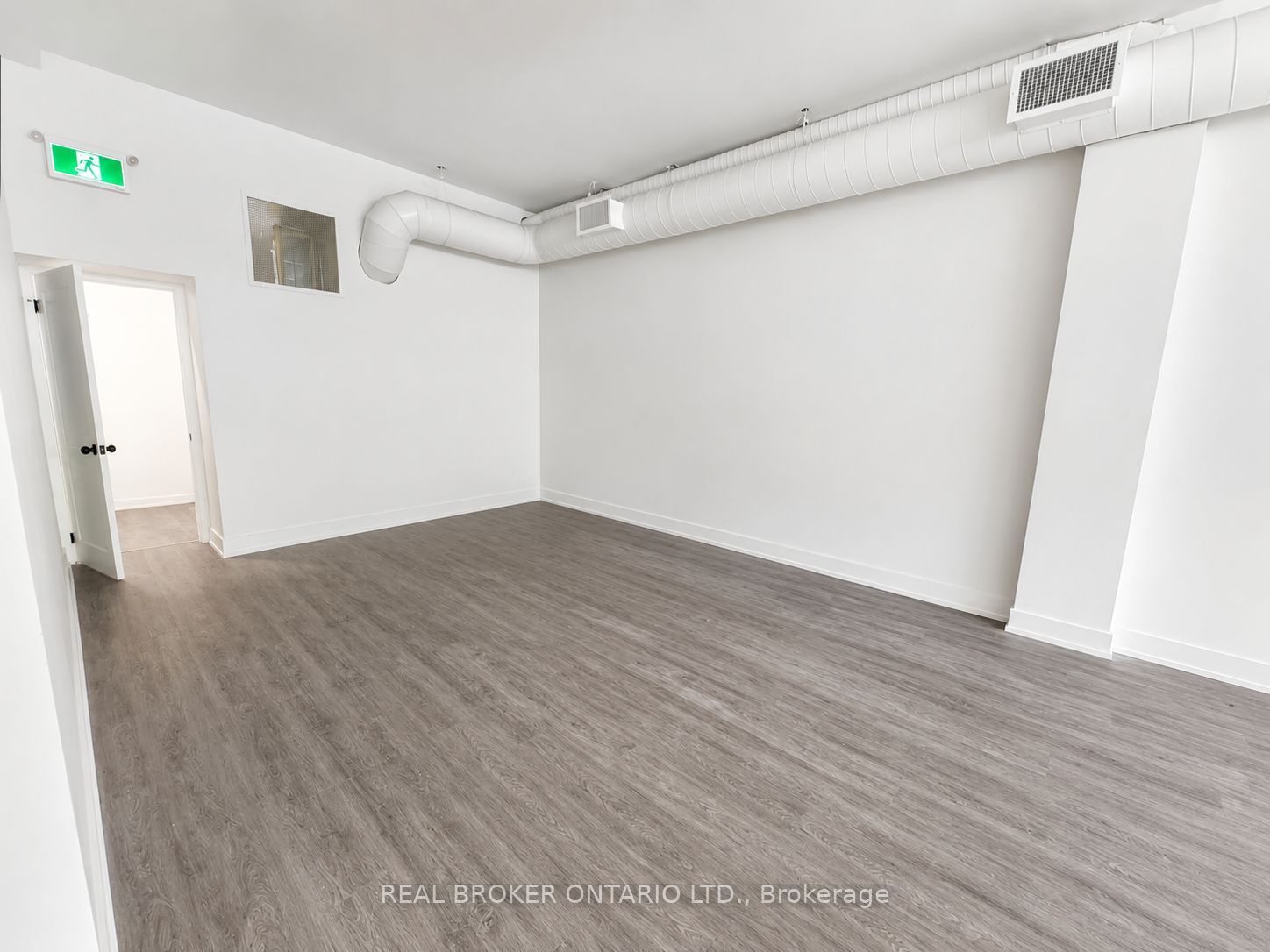1127 Main Street E Property Photo 9