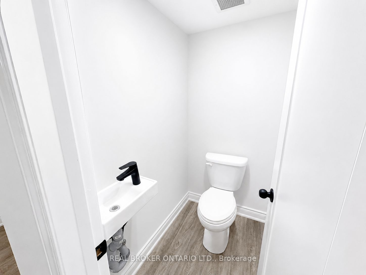 1127 Main Street E Property Photo 14