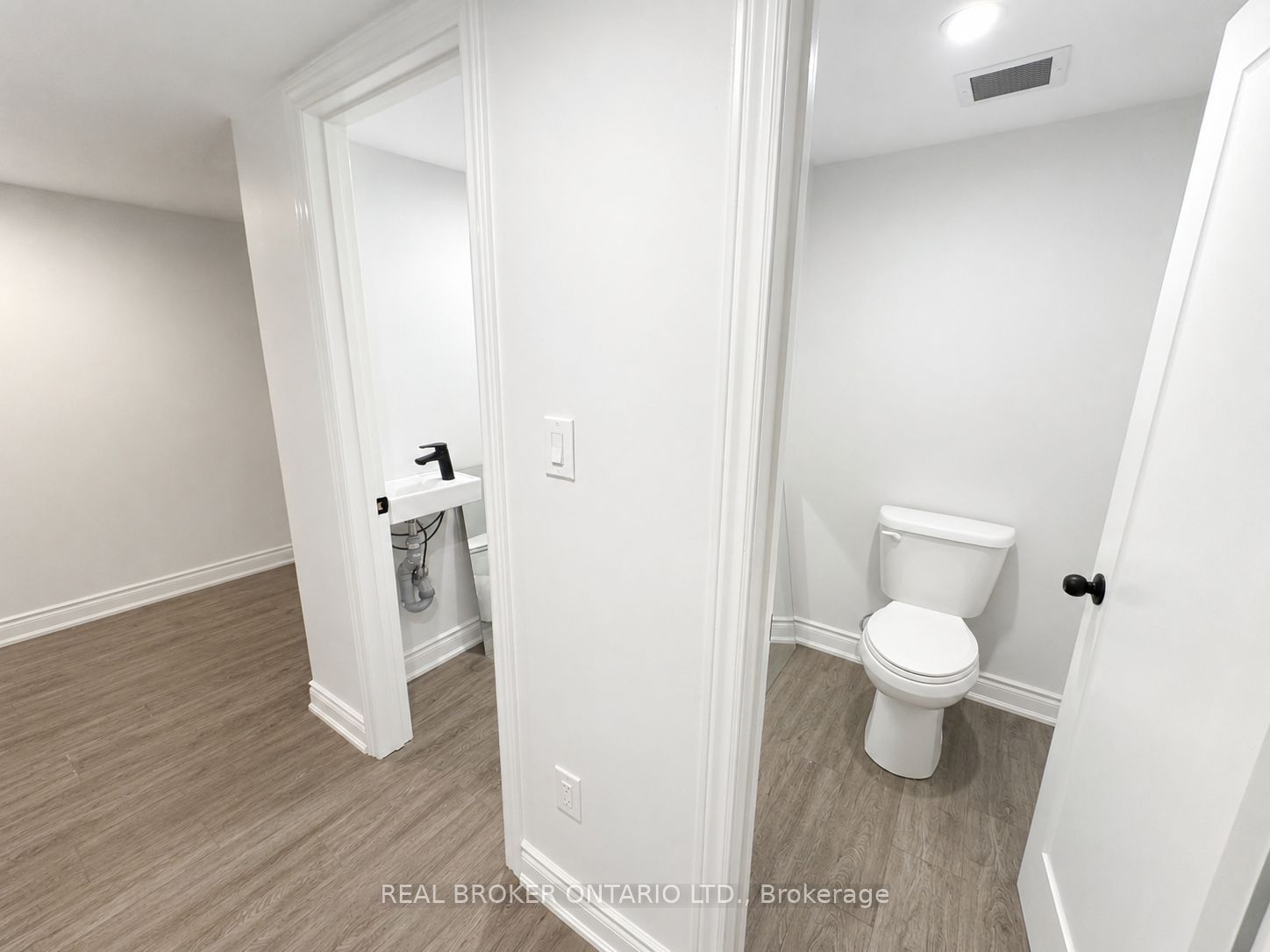 1127 Main Street E Property Photo 16