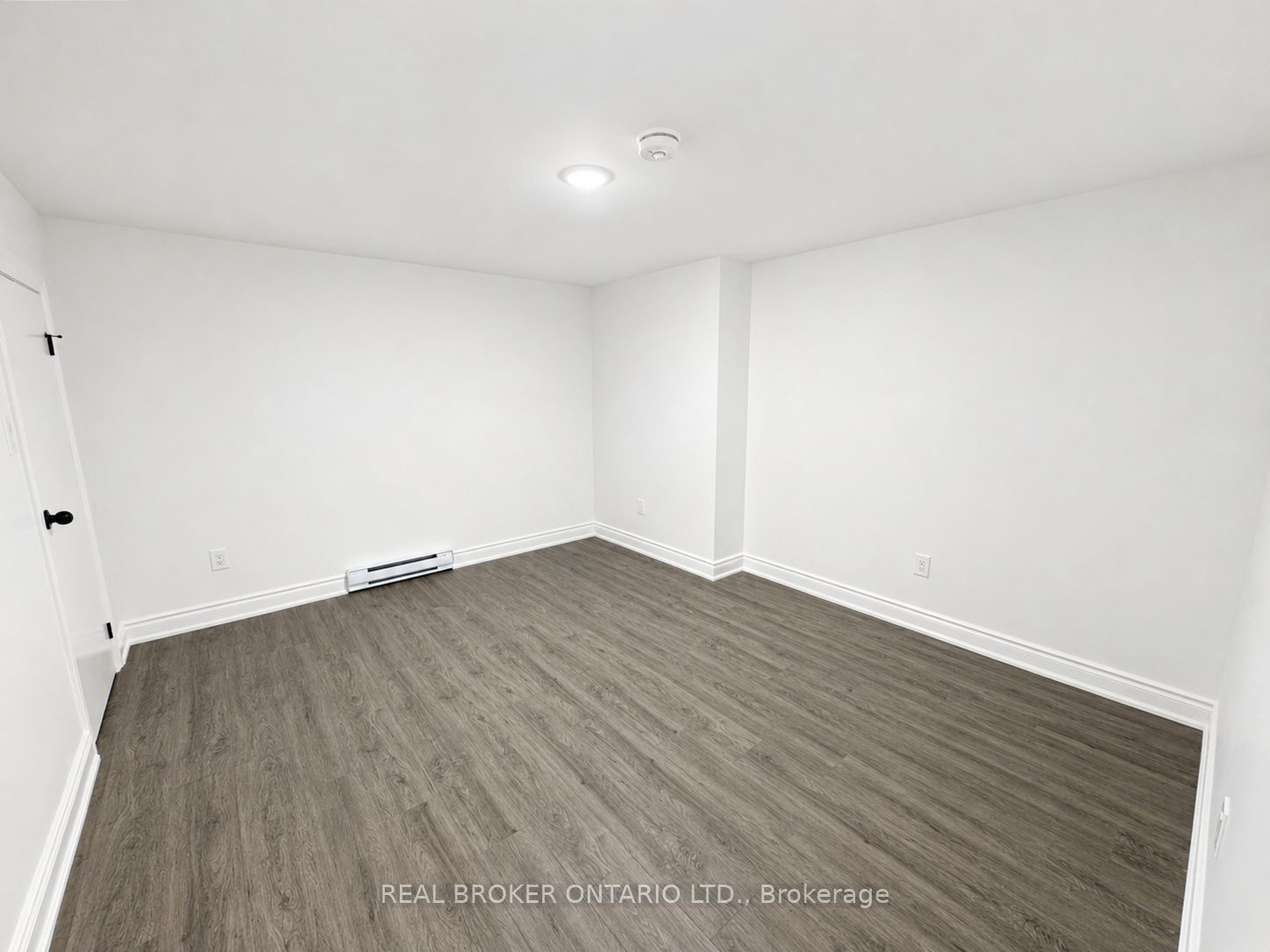 1127 Main Street E Property Photo 19
