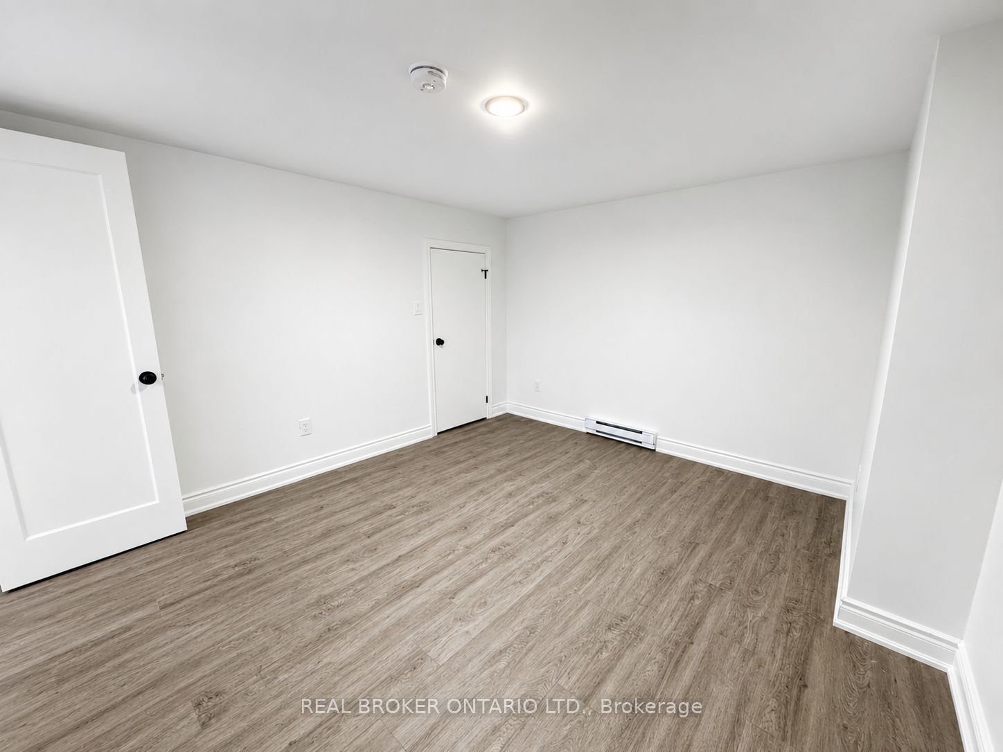 1127 Main Street E Property Photo 20