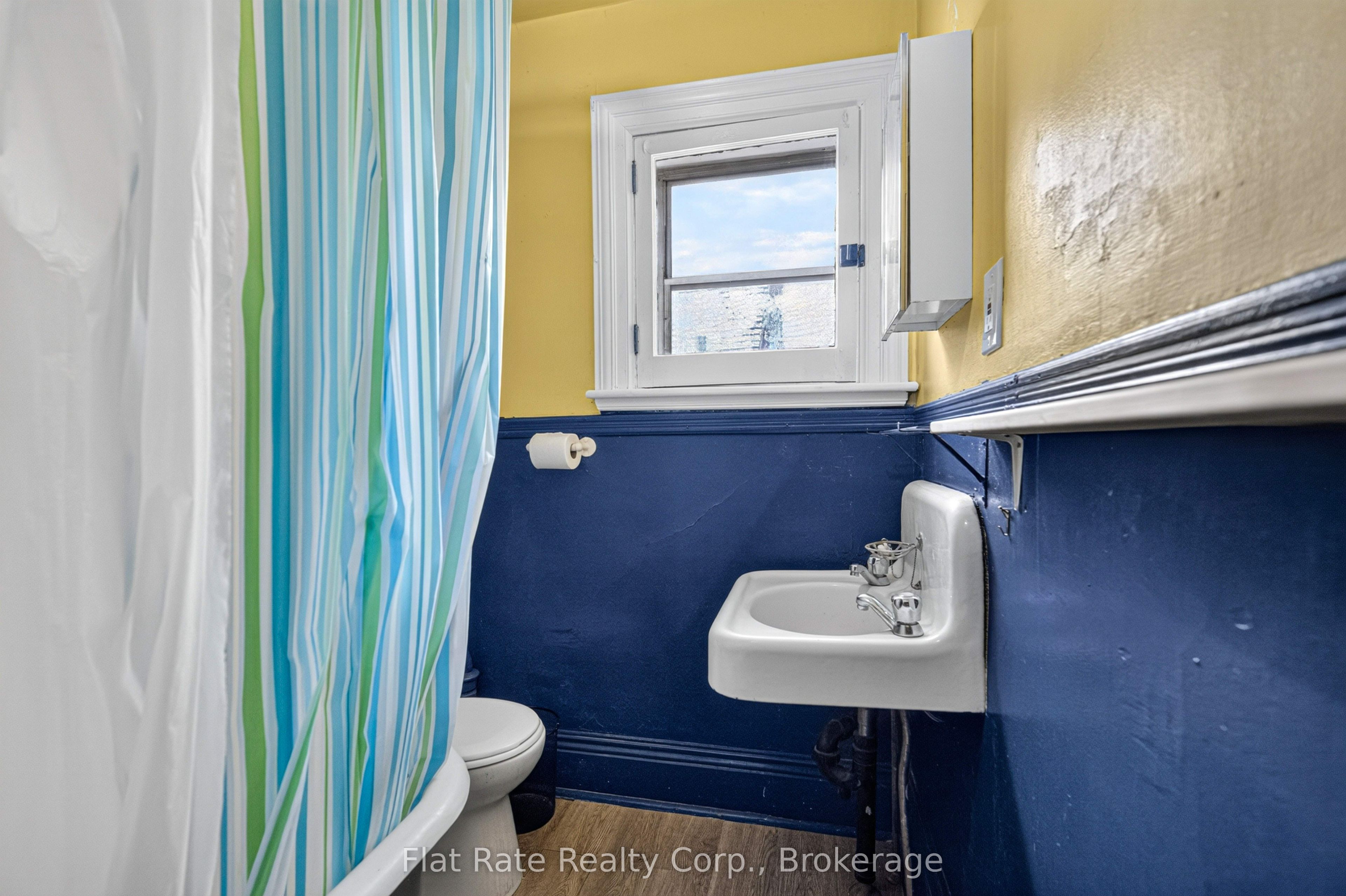 220 London Street Property Photo 24