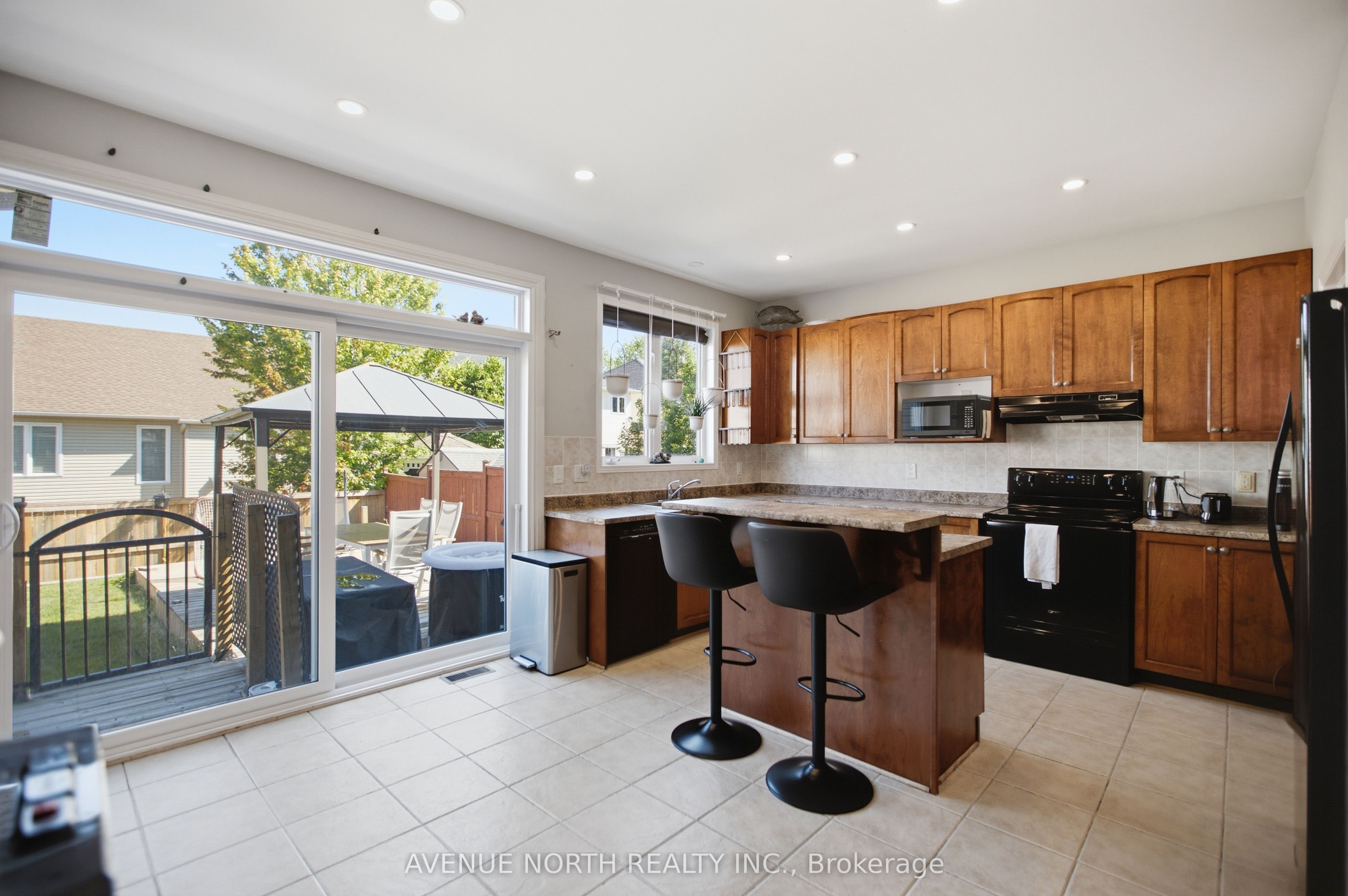 556 Mazari Crescent Property Photo 12