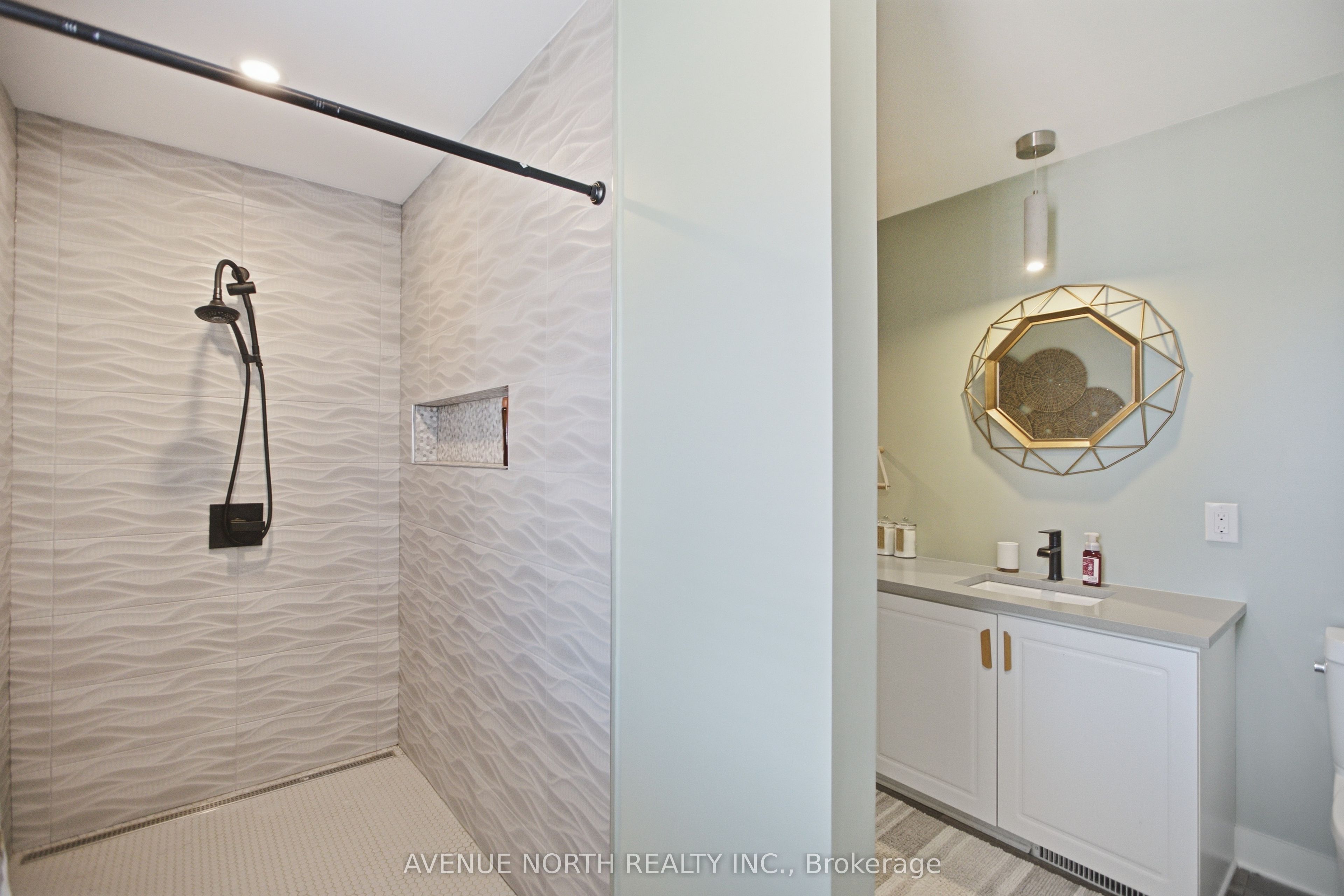 556 Mazari Crescent Property Photo 24