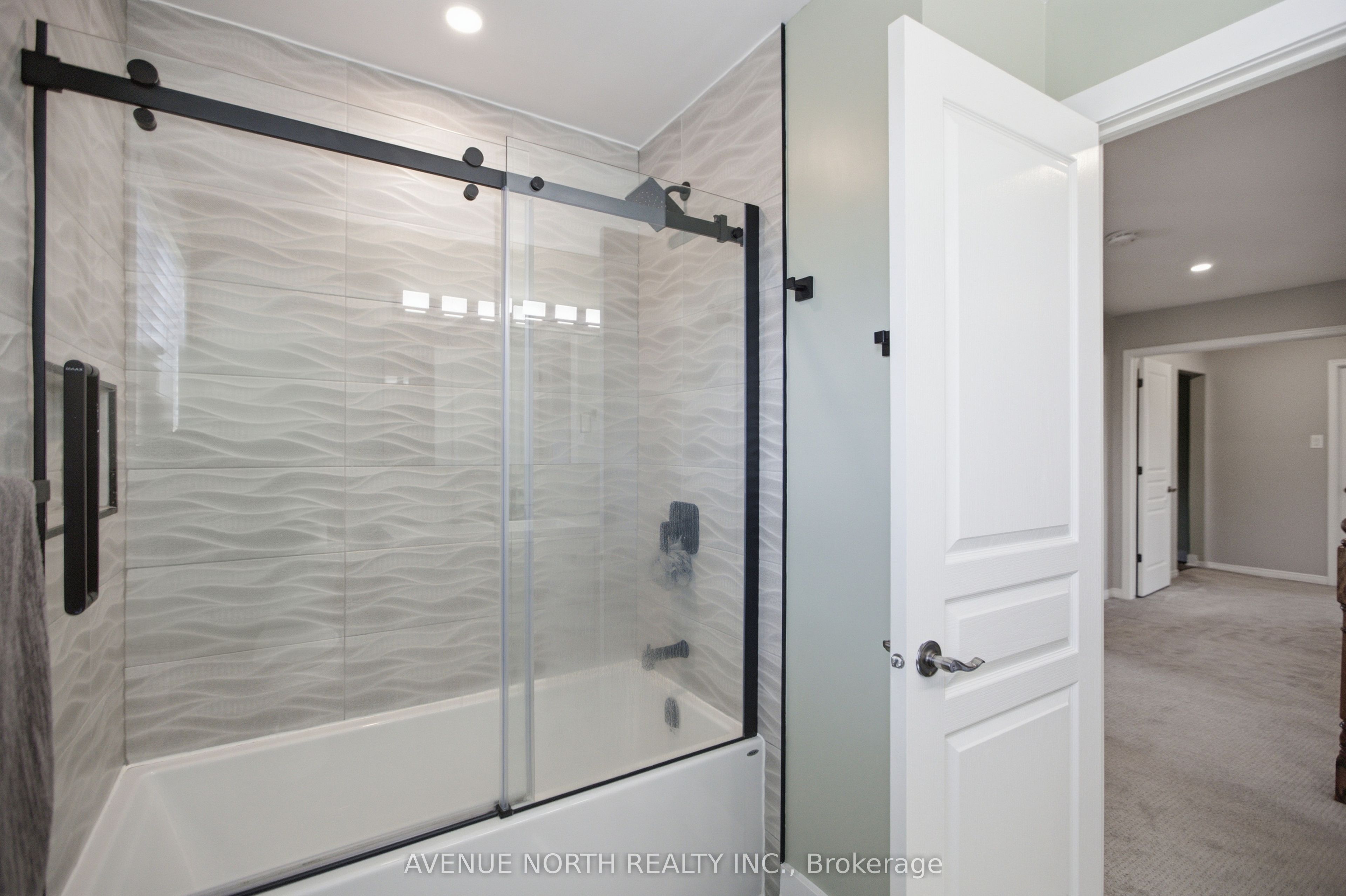 556 Mazari Crescent Property Photo 32