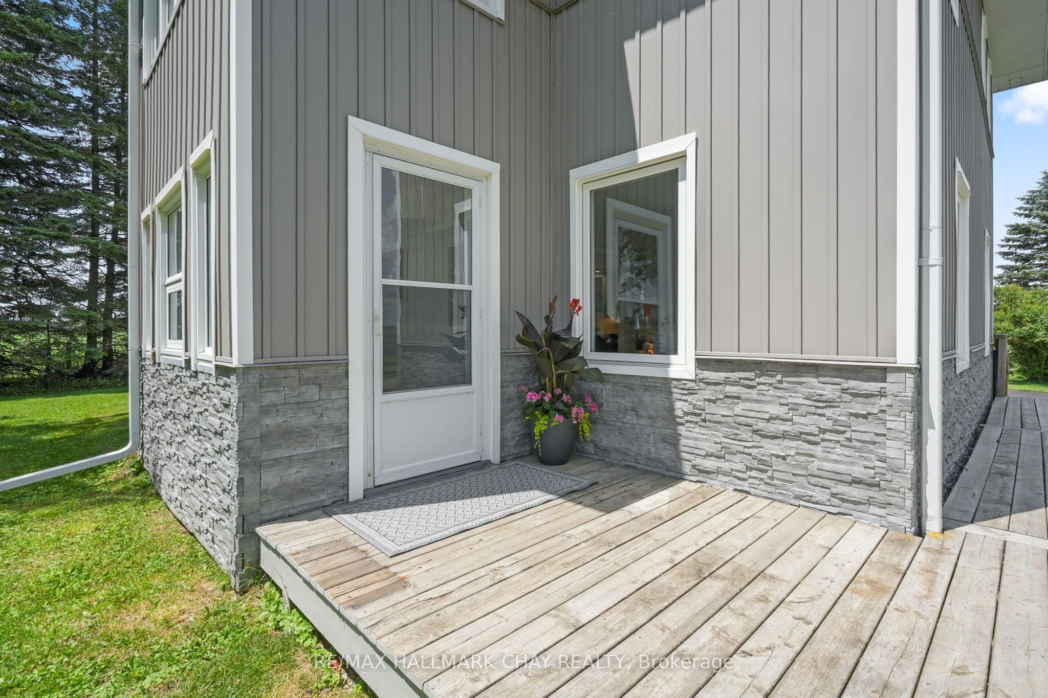 665221 20 Sideroad Property Photo 6