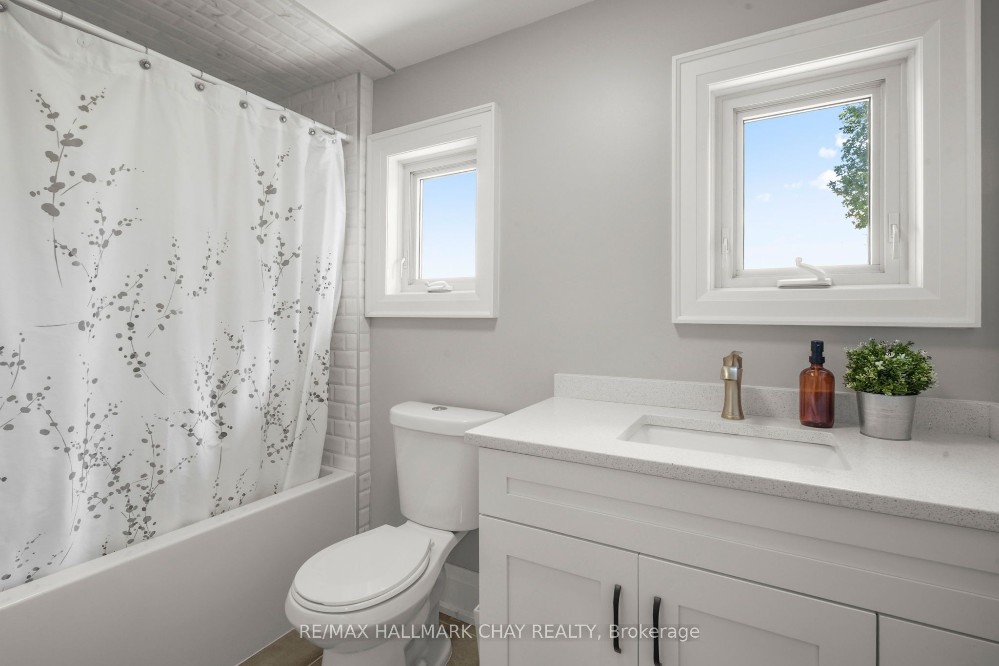 665221 20 Sideroad Property Photo 35