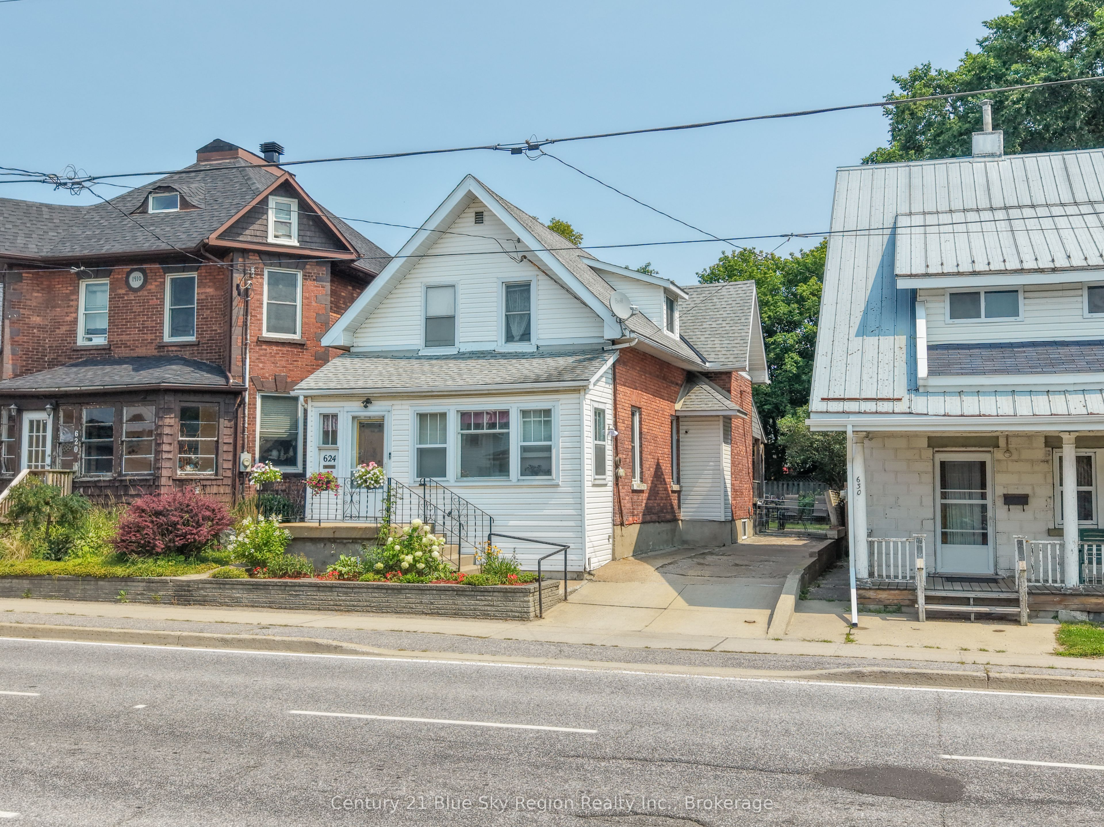 624 Mcintyre Street E Property Photo 1