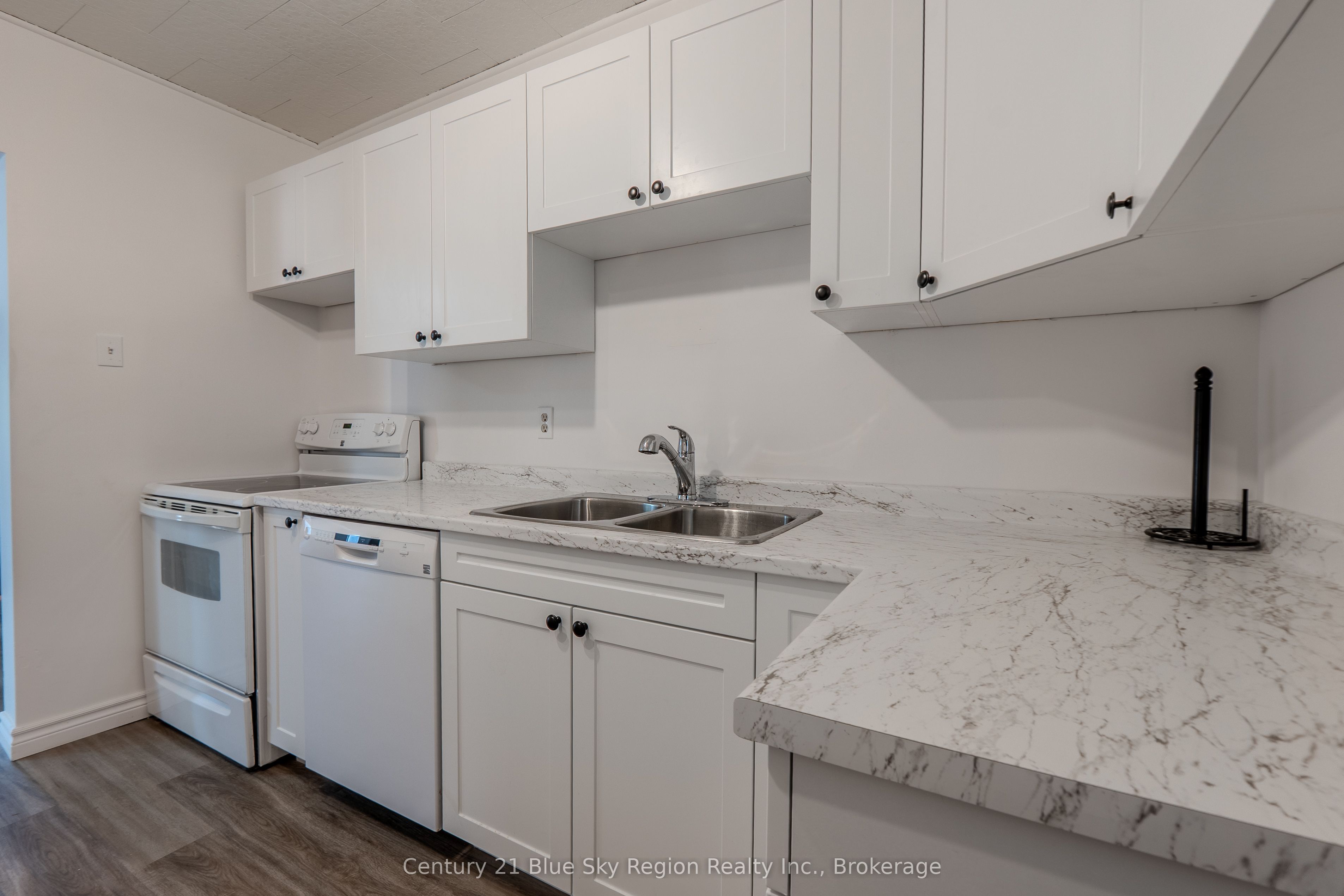 624 Mcintyre Street E Property Photo 2
