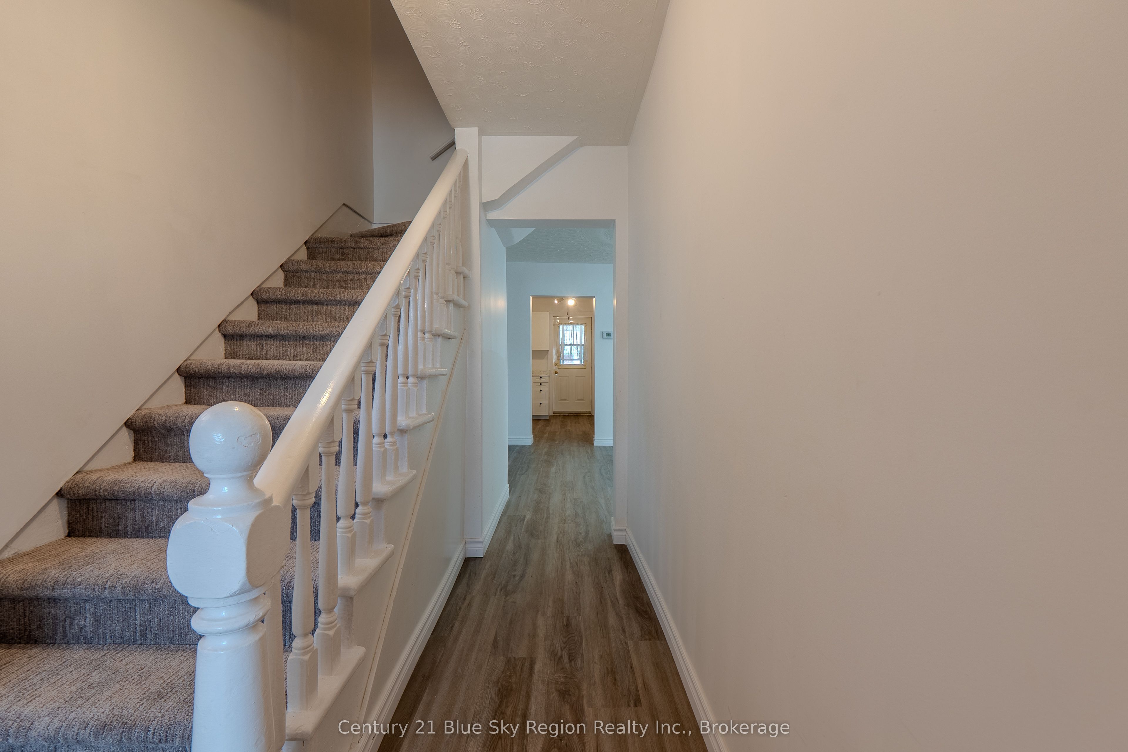 624 Mcintyre Street E Property Photo 7