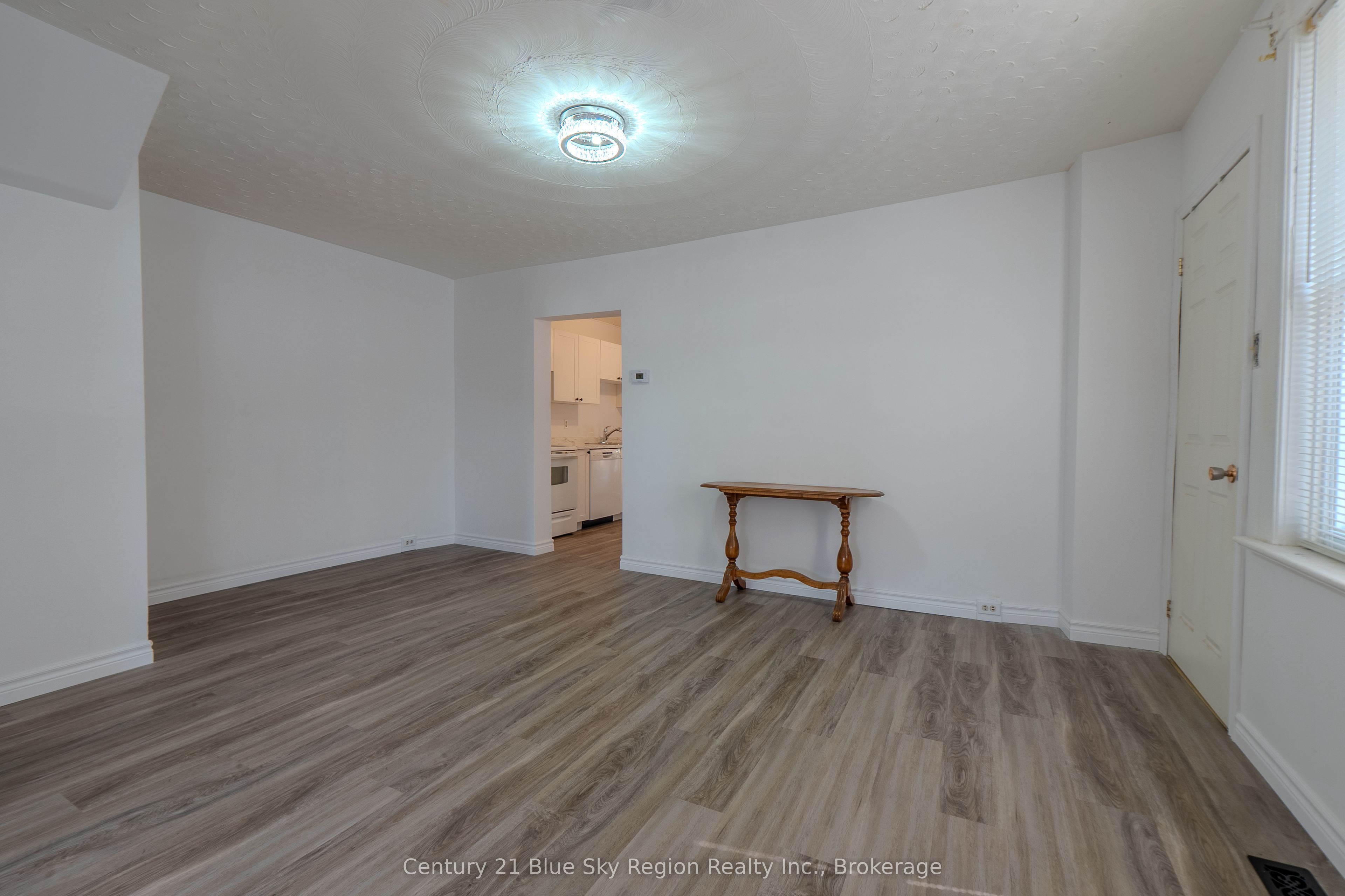 624 Mcintyre Street E Property Photo 9
