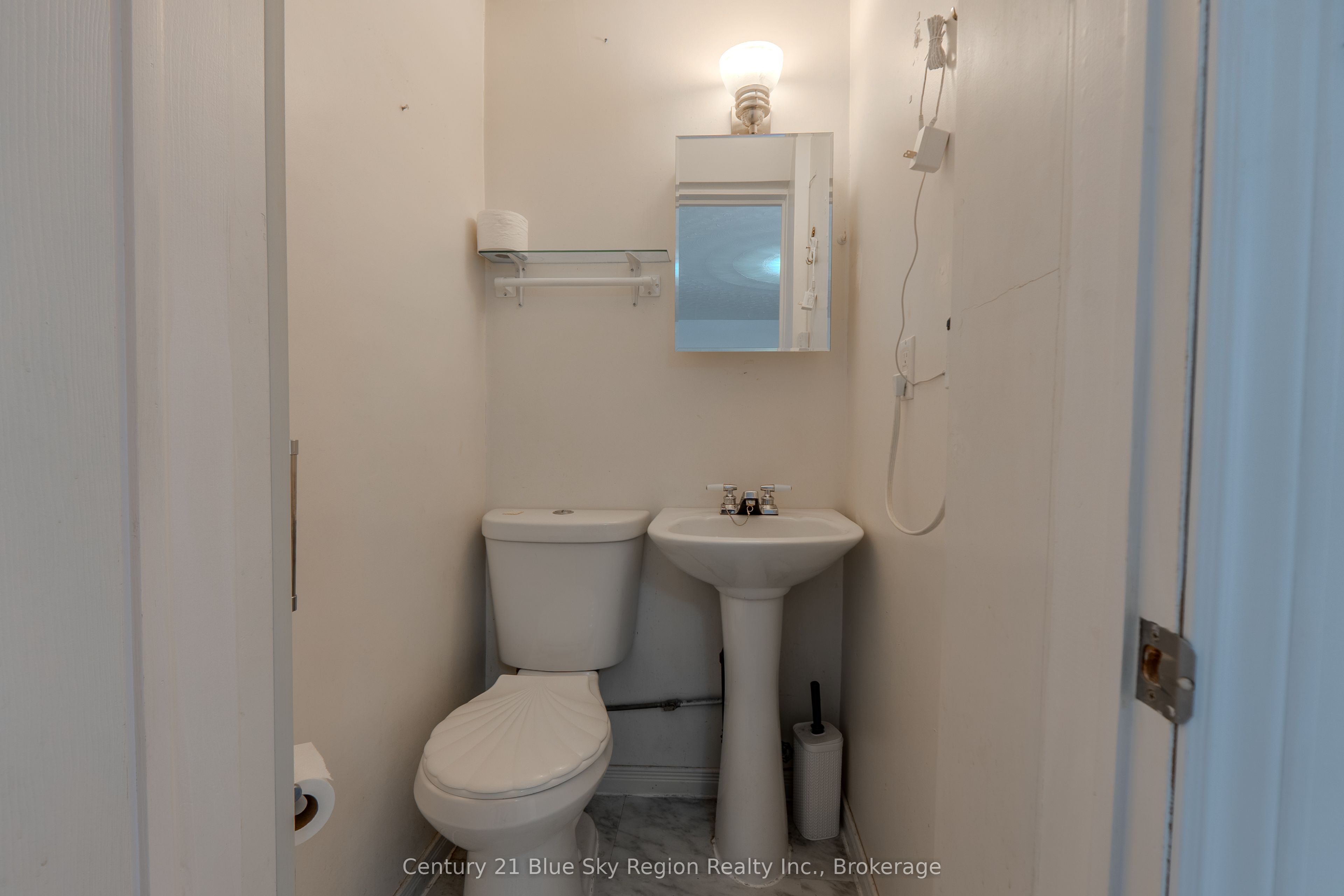 624 Mcintyre Street E Property Photo 14