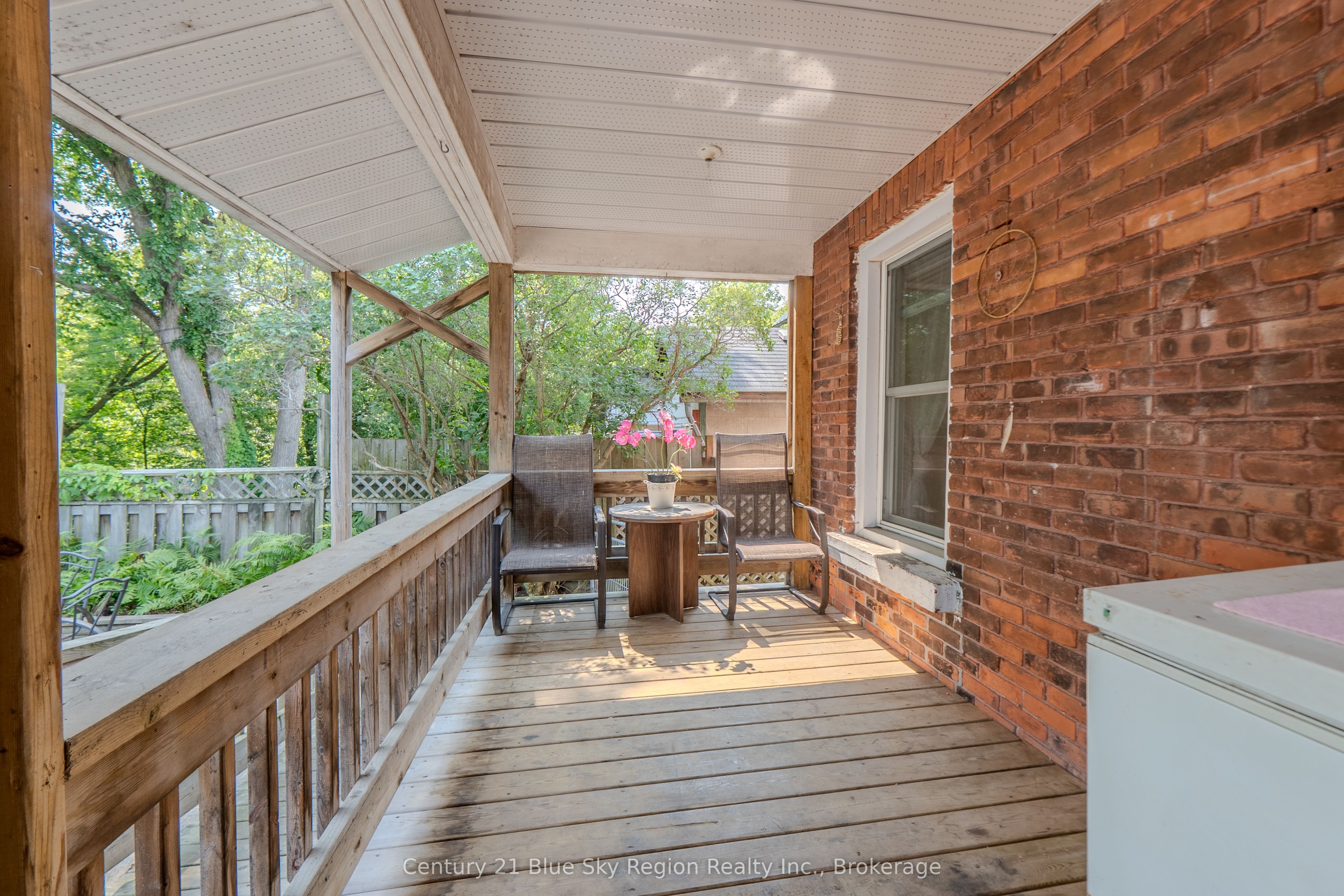 624 Mcintyre Street E Property Photo 17