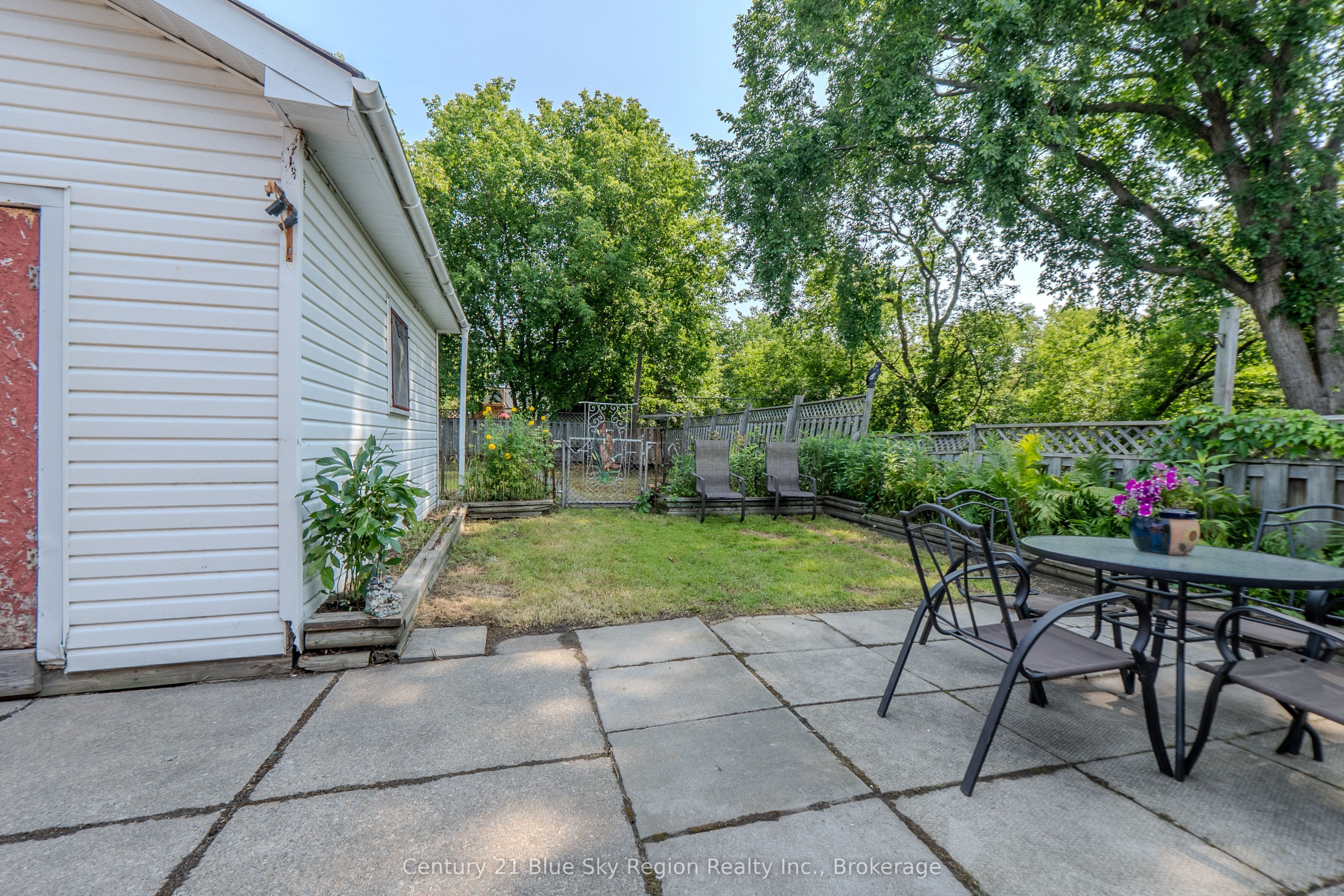624 Mcintyre Street E Property Photo 21