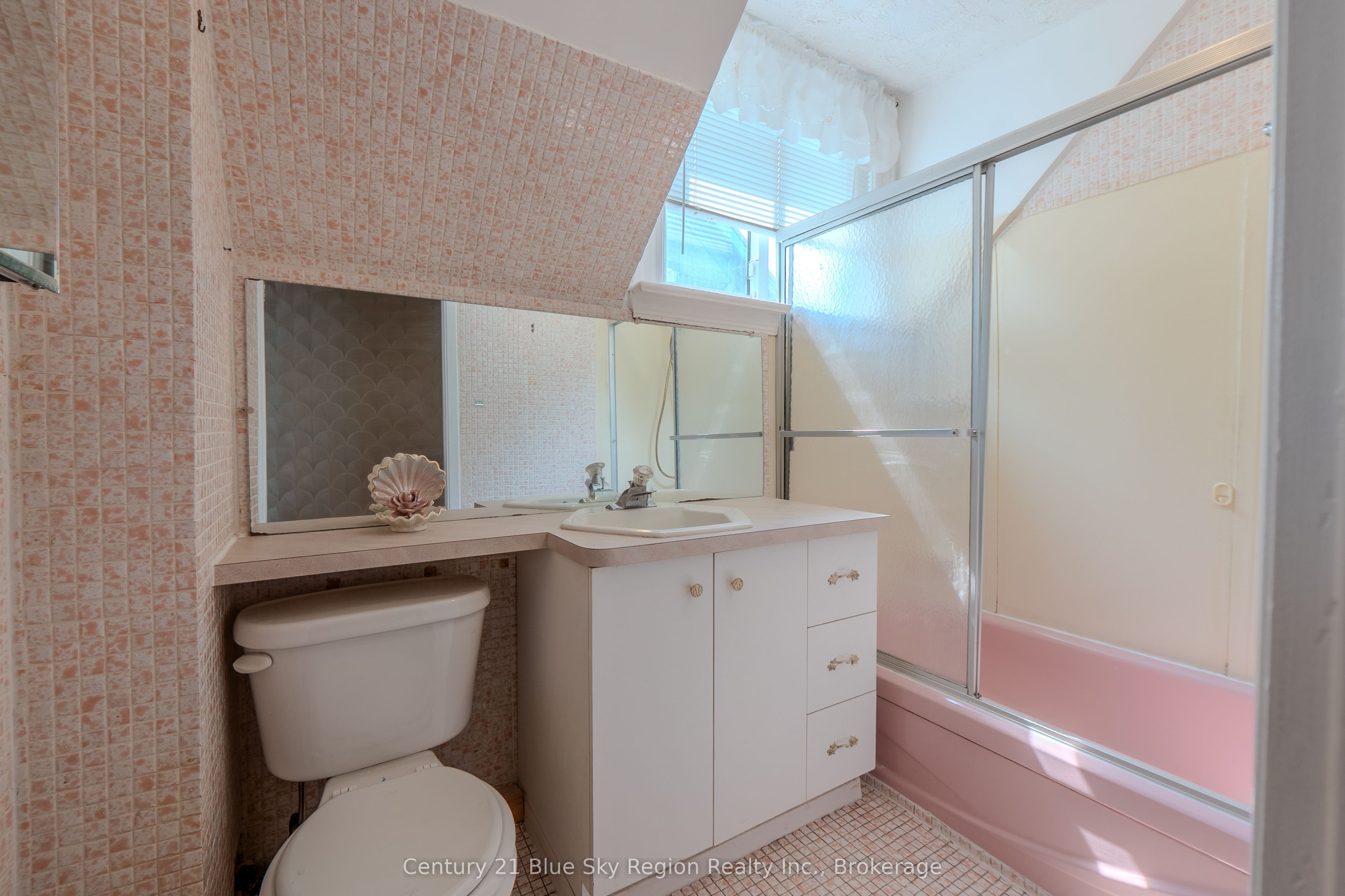 624 Mcintyre Street E Property Photo 29
