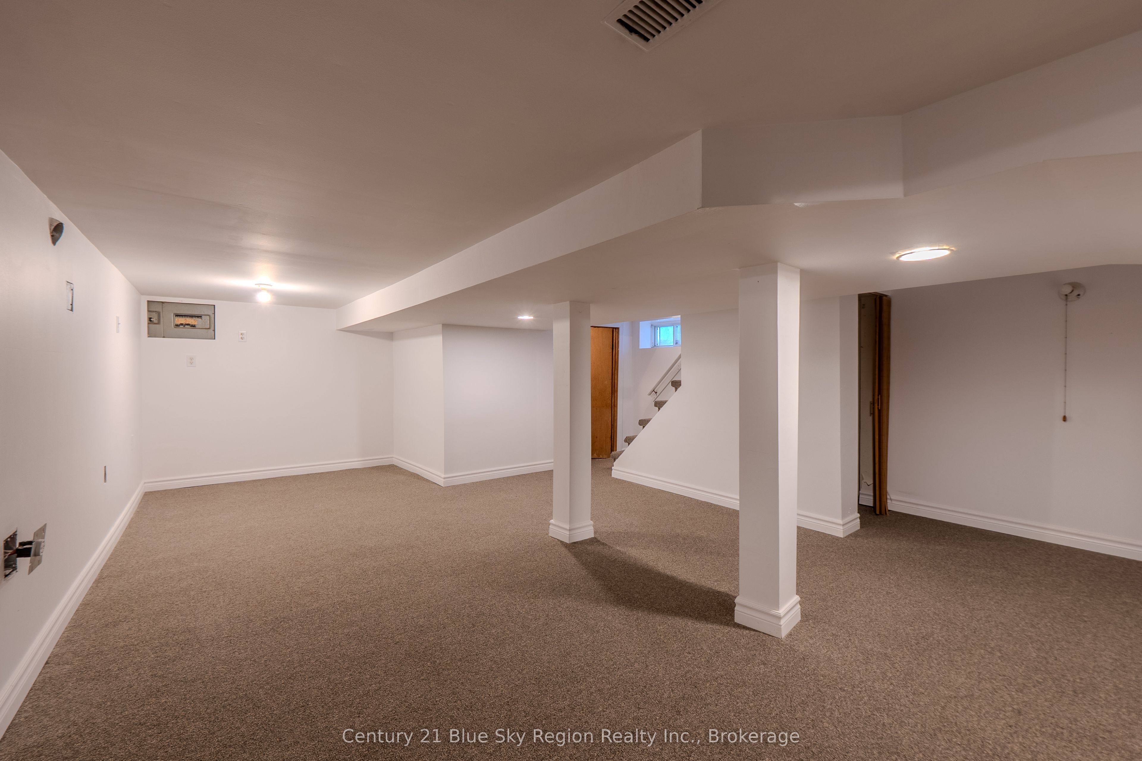 624 Mcintyre Street E Property Photo 33