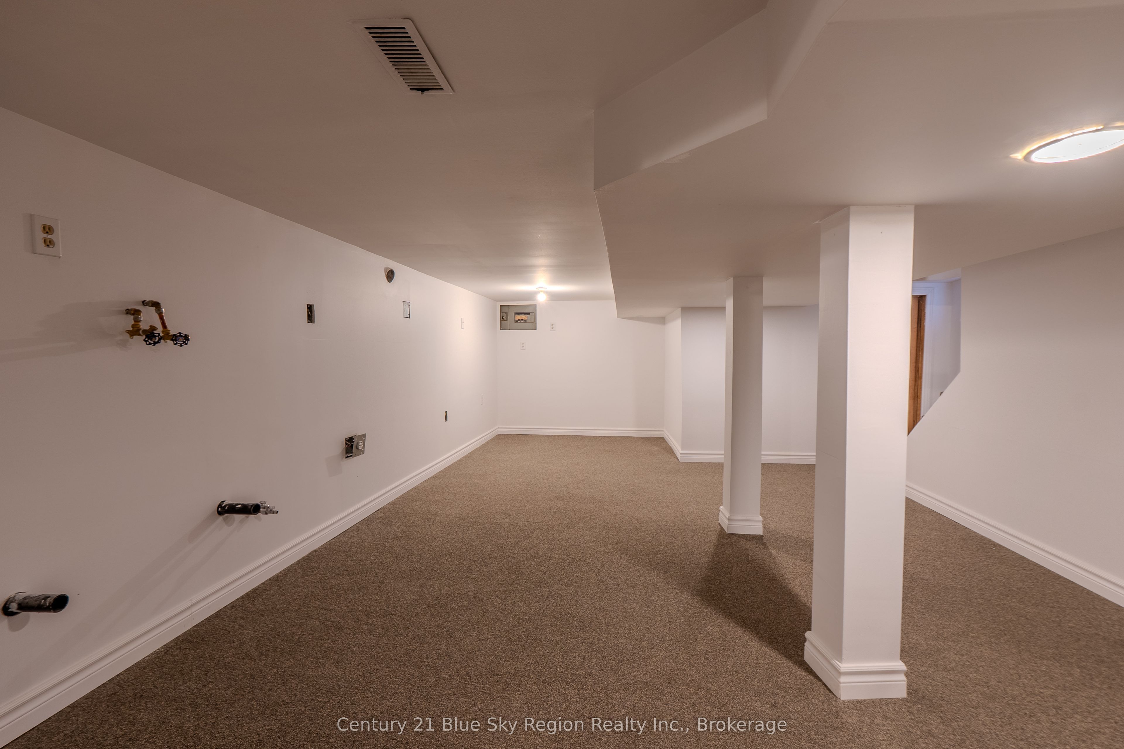 624 Mcintyre Street E Property Photo 35