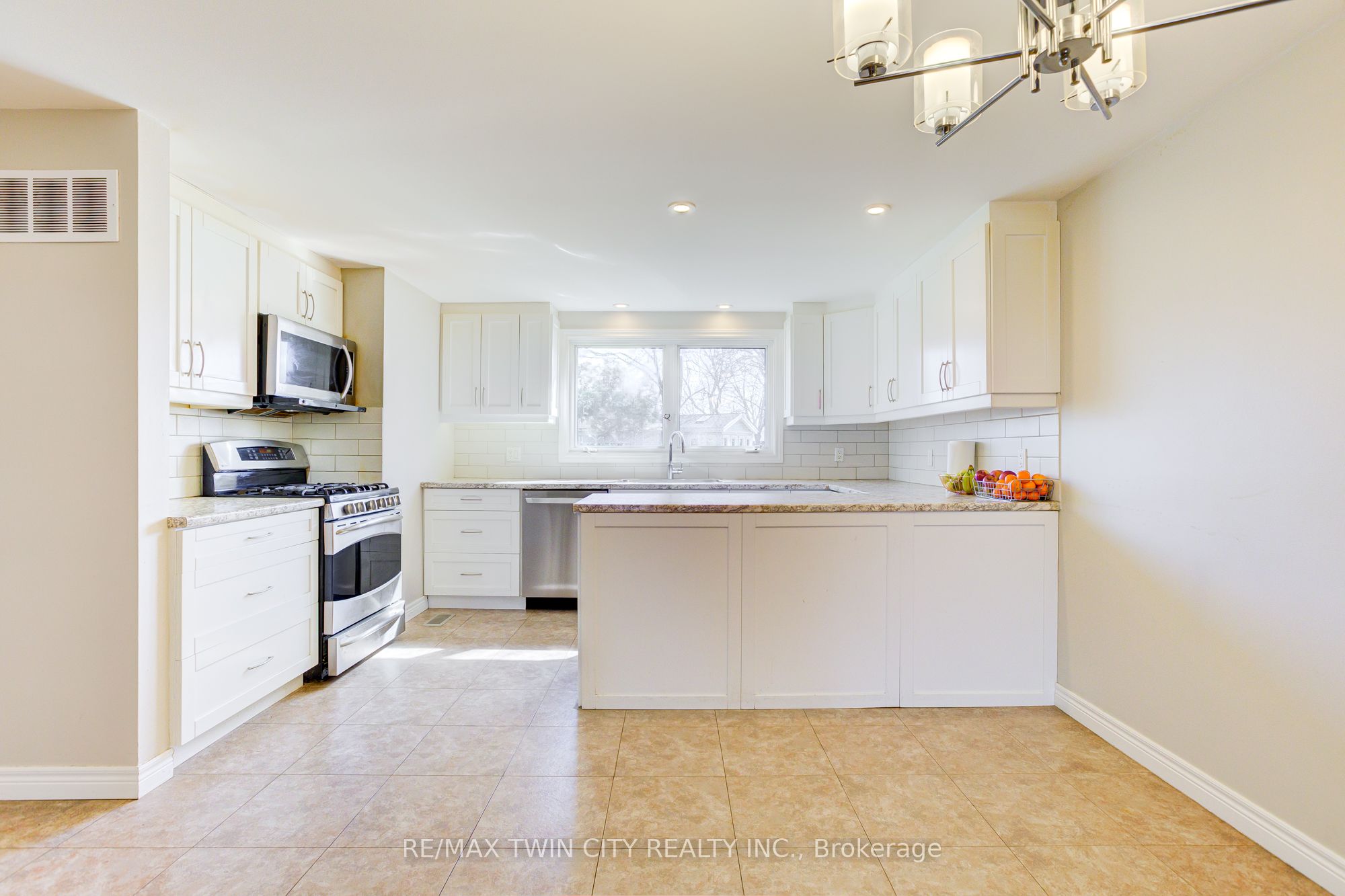 22 Blackhorne Crescent Property Photo 6