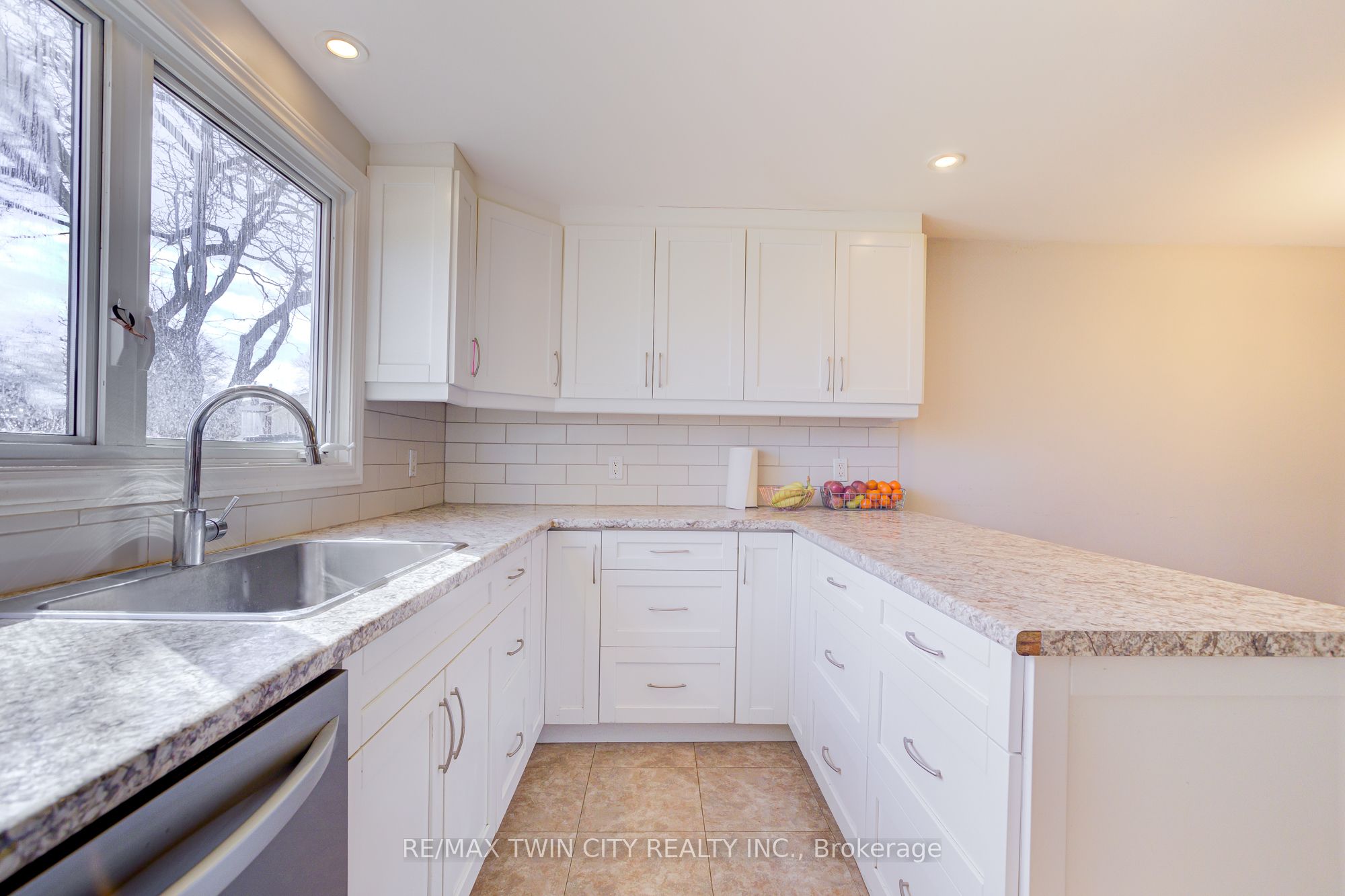 22 Blackhorne Crescent Property Photo 8