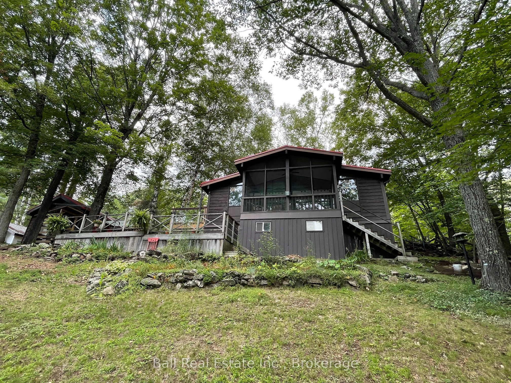 1046 Edith Crescent Property Photo 17