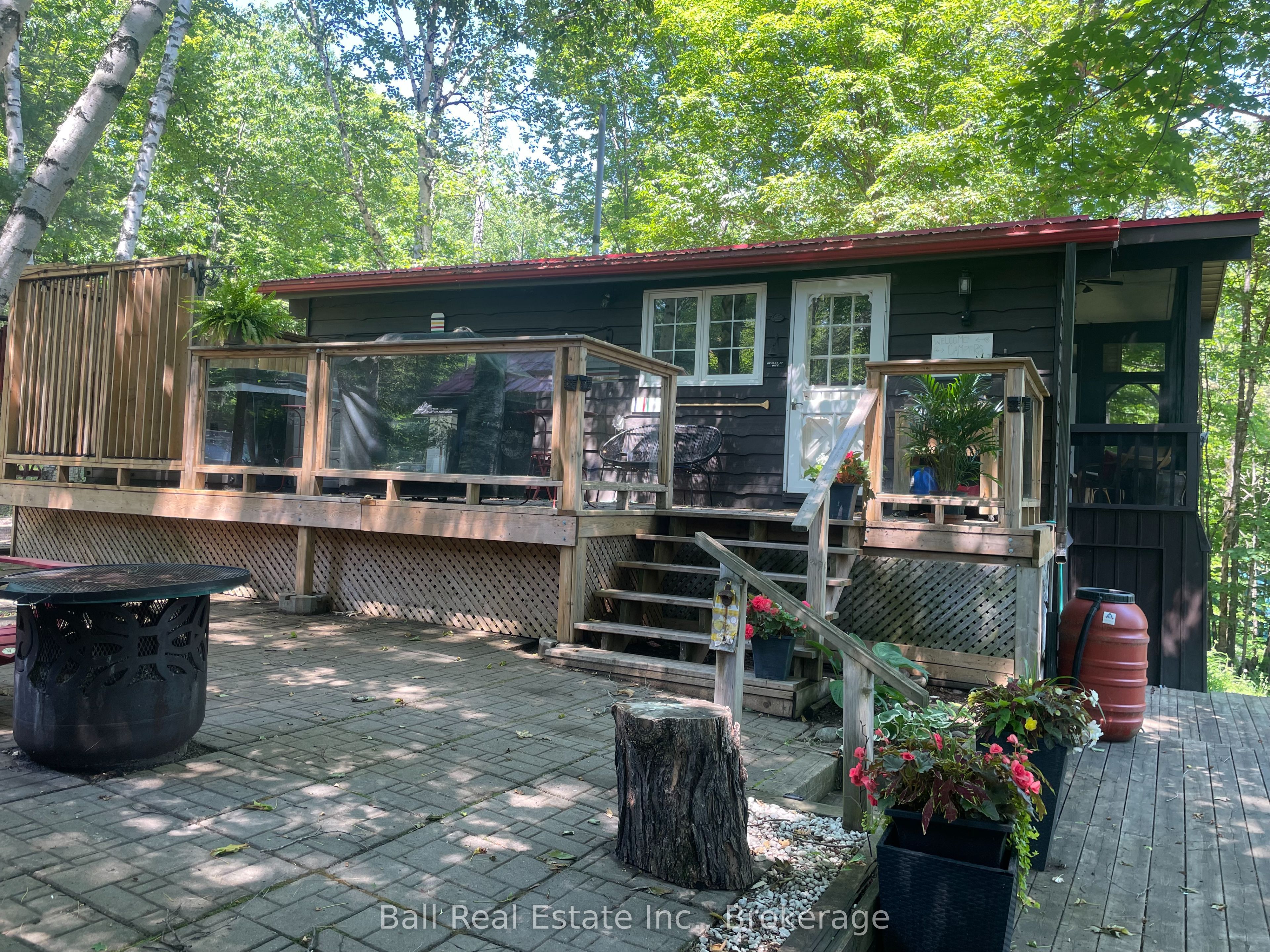 1046 Edith Crescent Property Photo 23