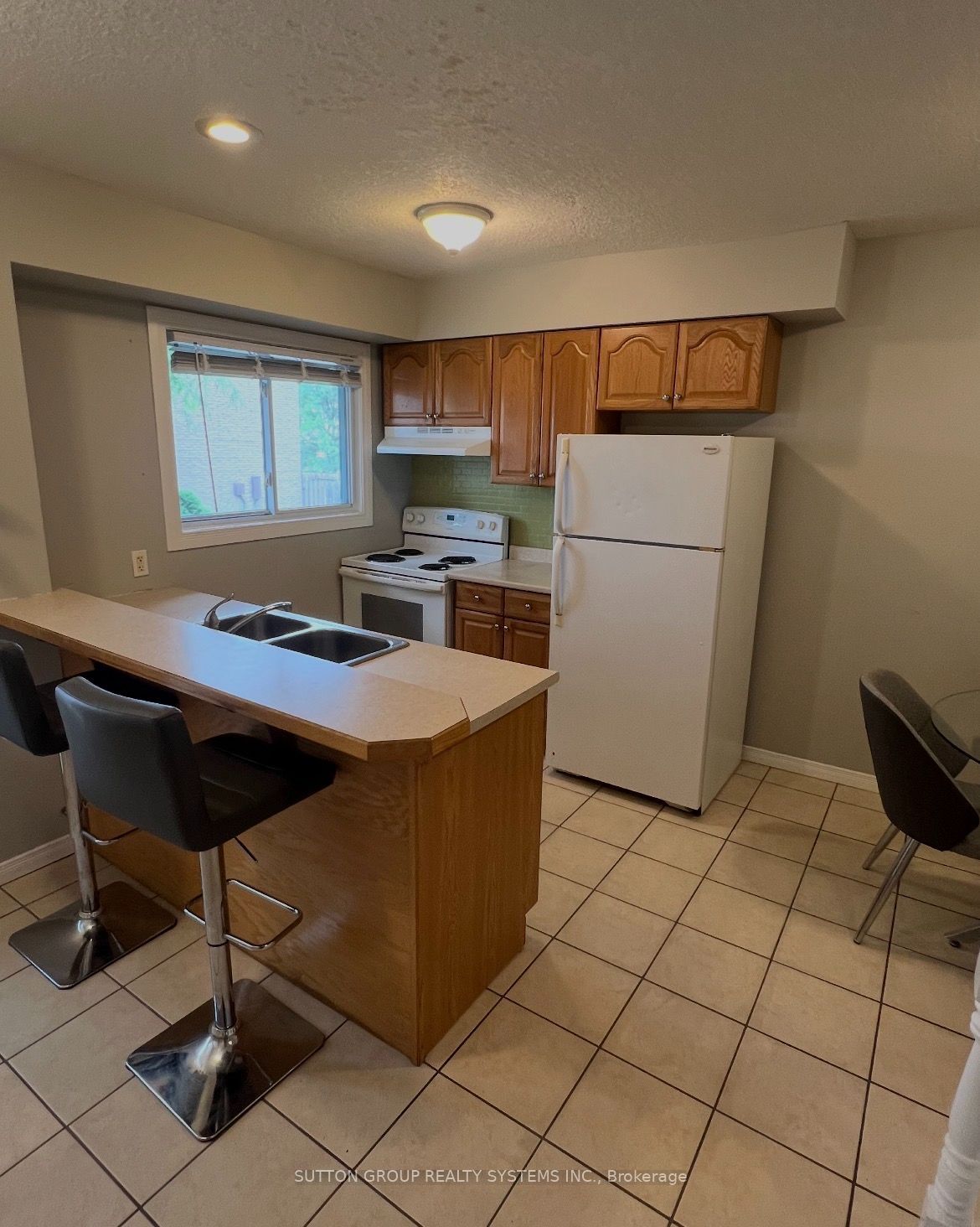 211 Veronica Drive 19 Property Photo 2