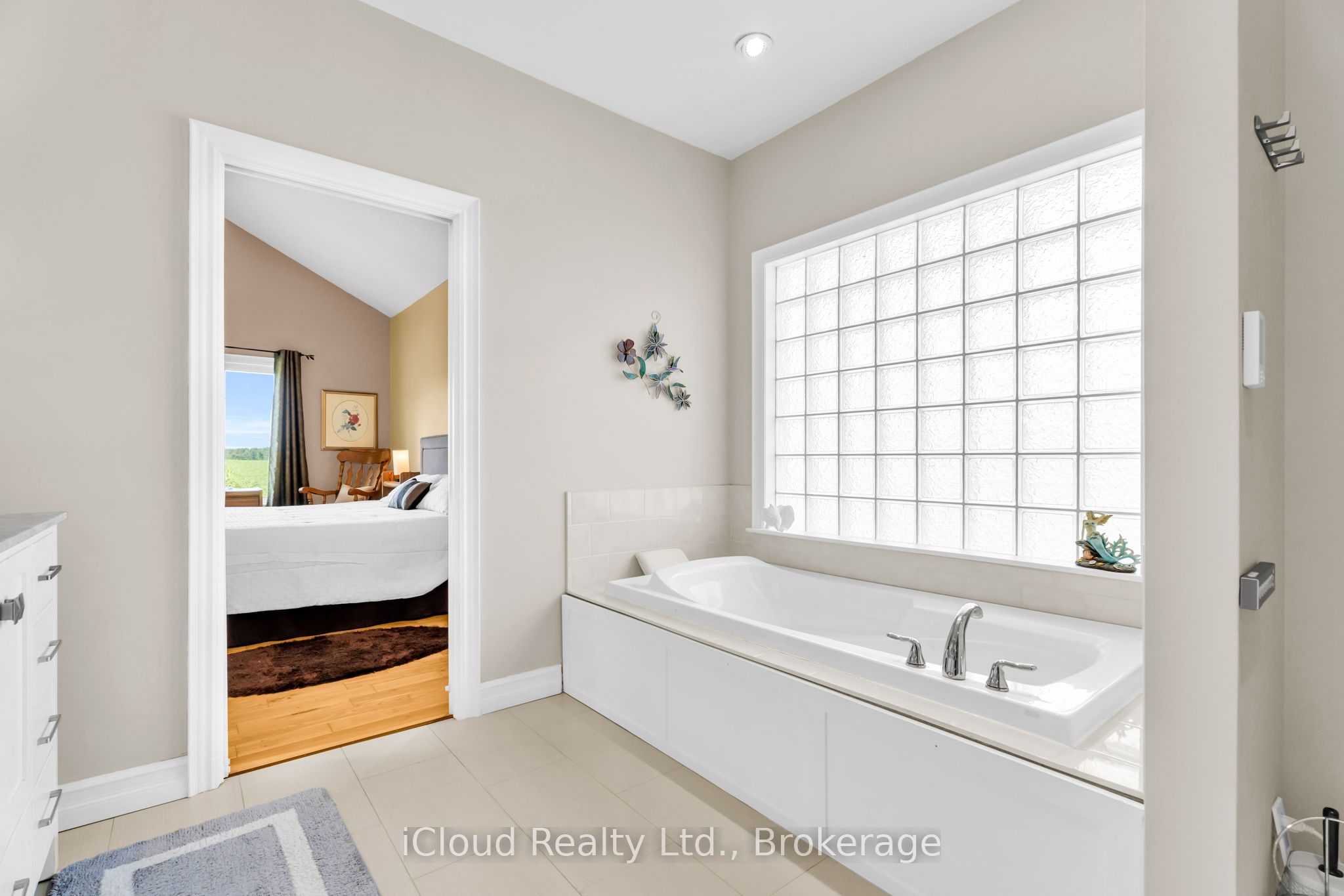 514164 2nd Line Property Photo 24