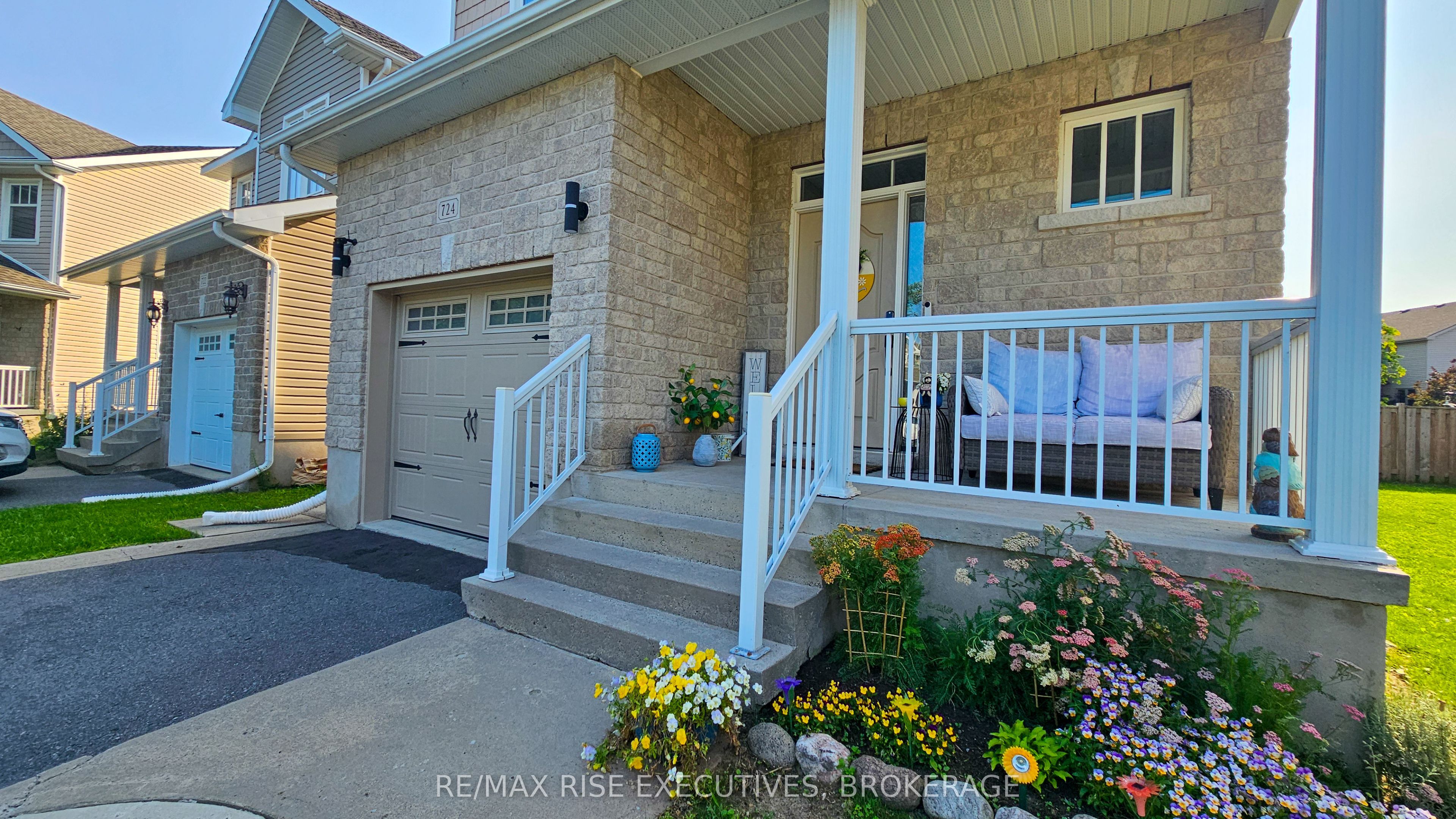 724 Margaret Way Property Photo 2
