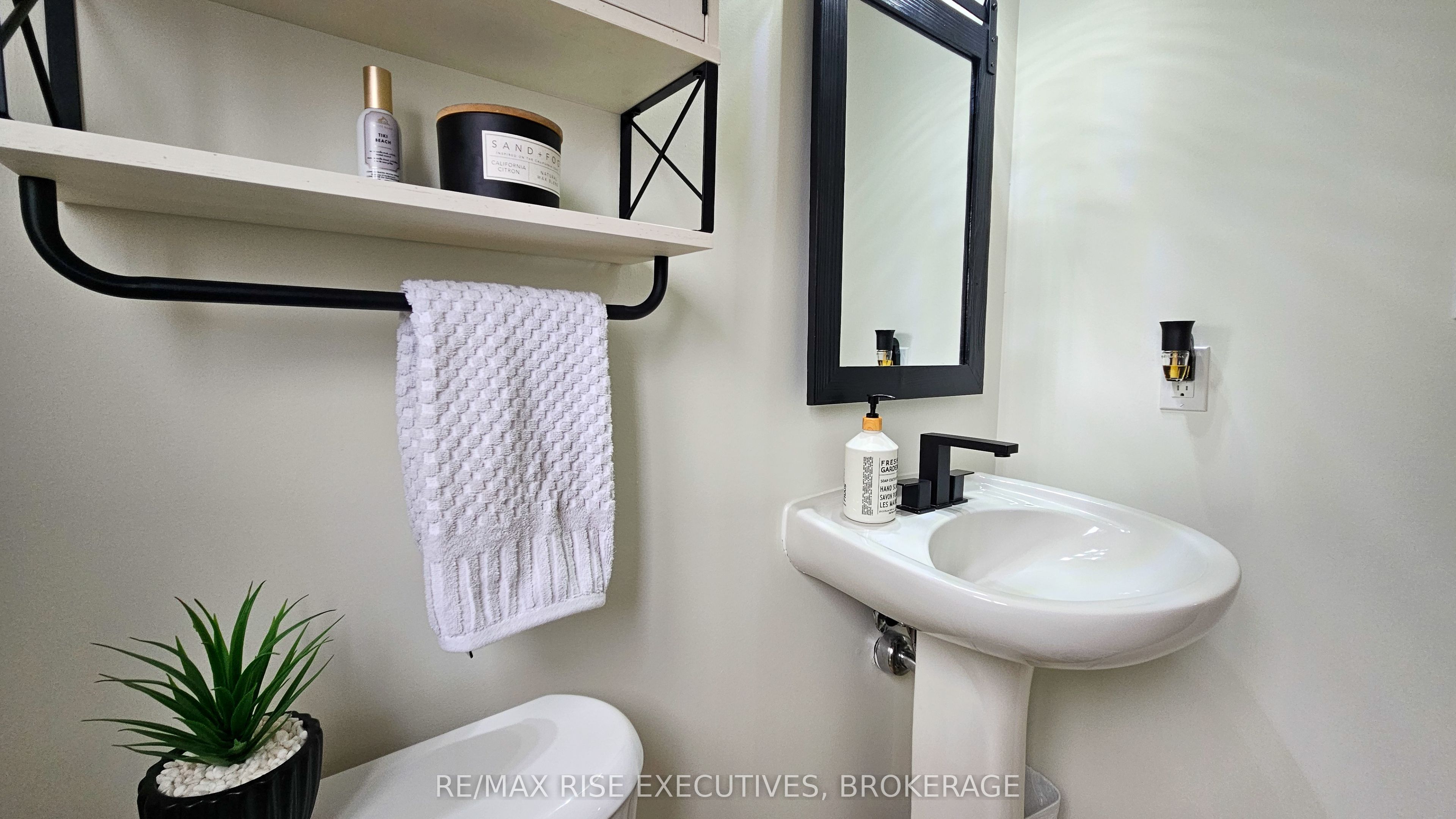 724 Margaret Way Property Photo 23