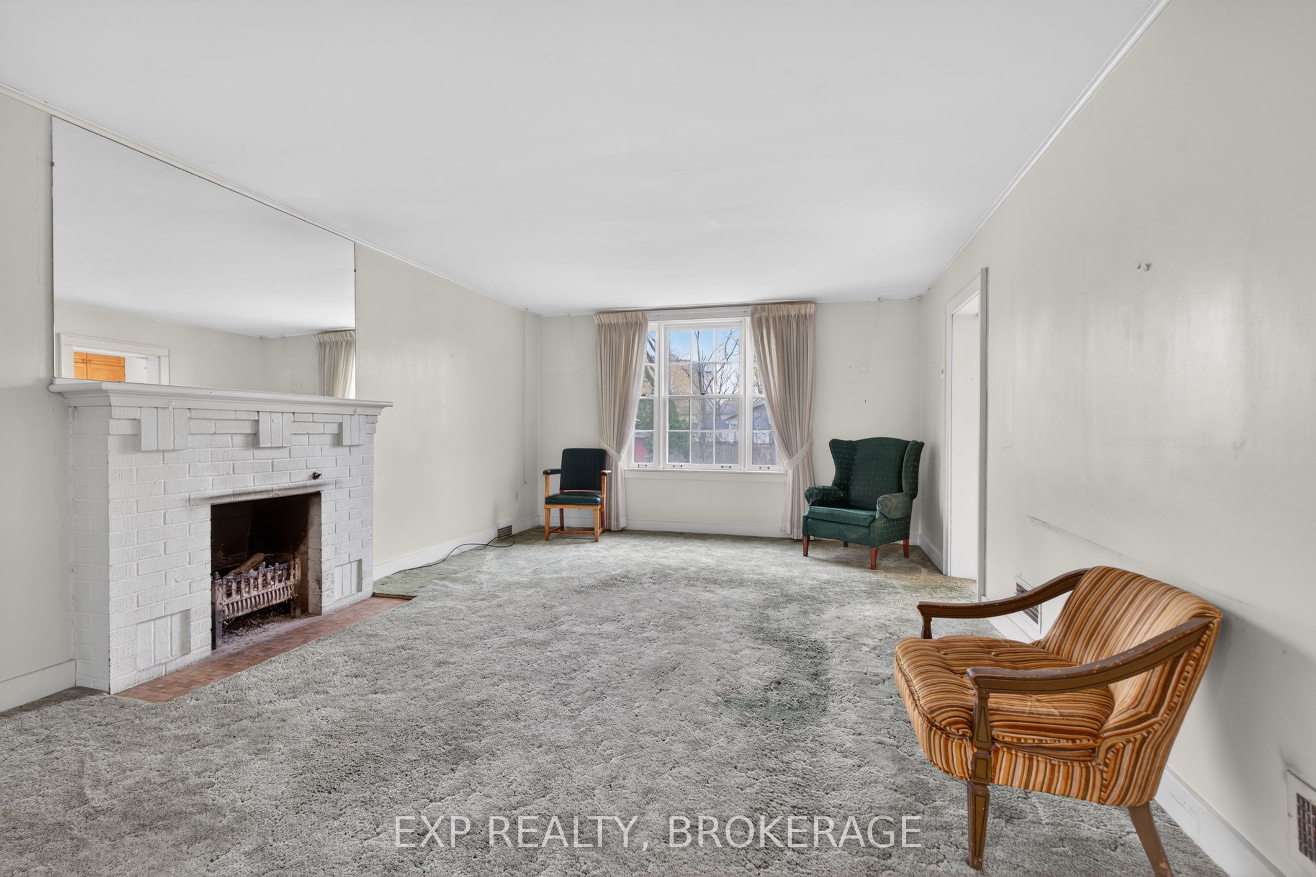 11 Carruthers Avenue Property Photo 7