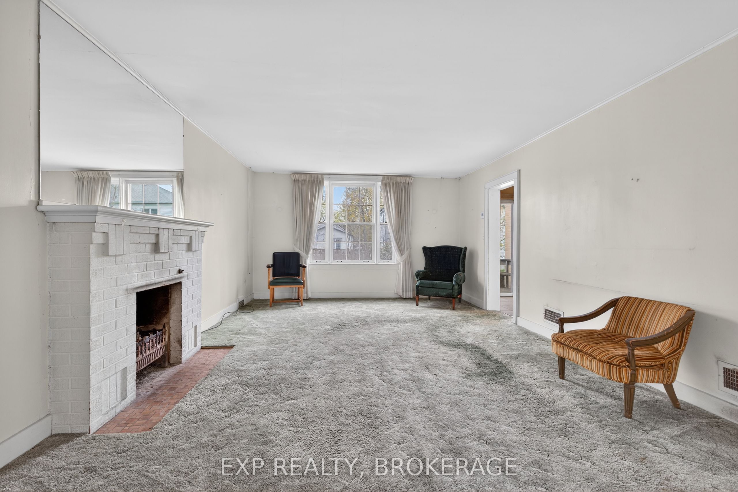 11 Carruthers Avenue Property Photo 8