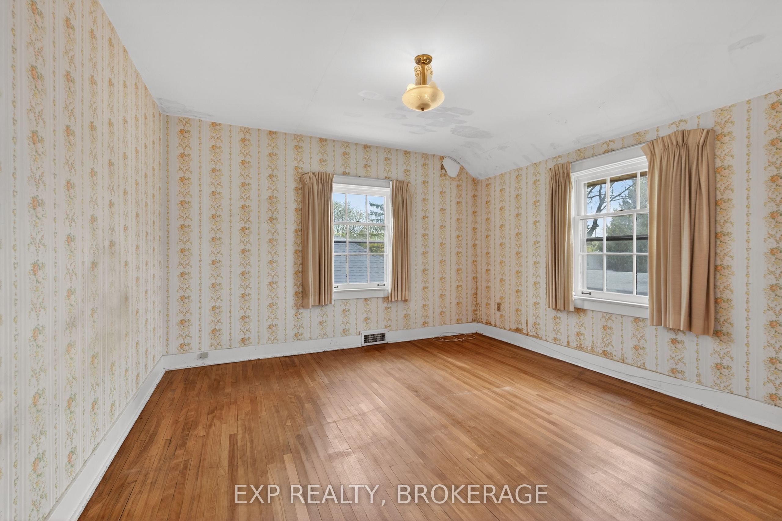 11 Carruthers Avenue Property Photo 15