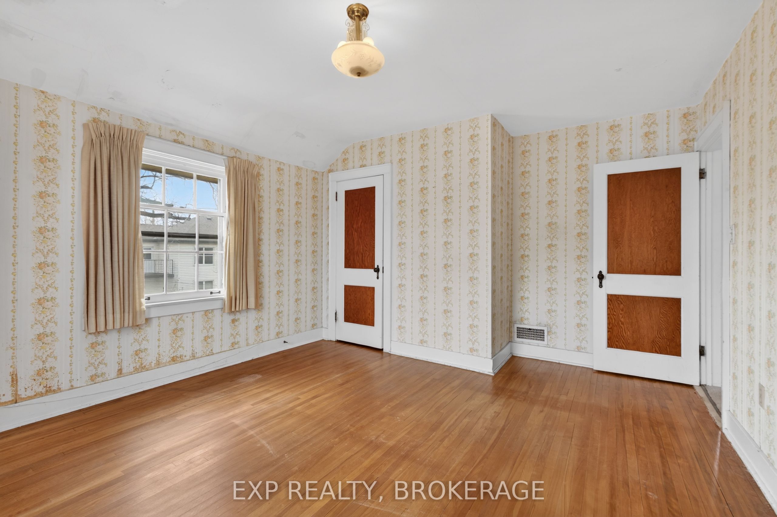 11 Carruthers Avenue Property Photo 16