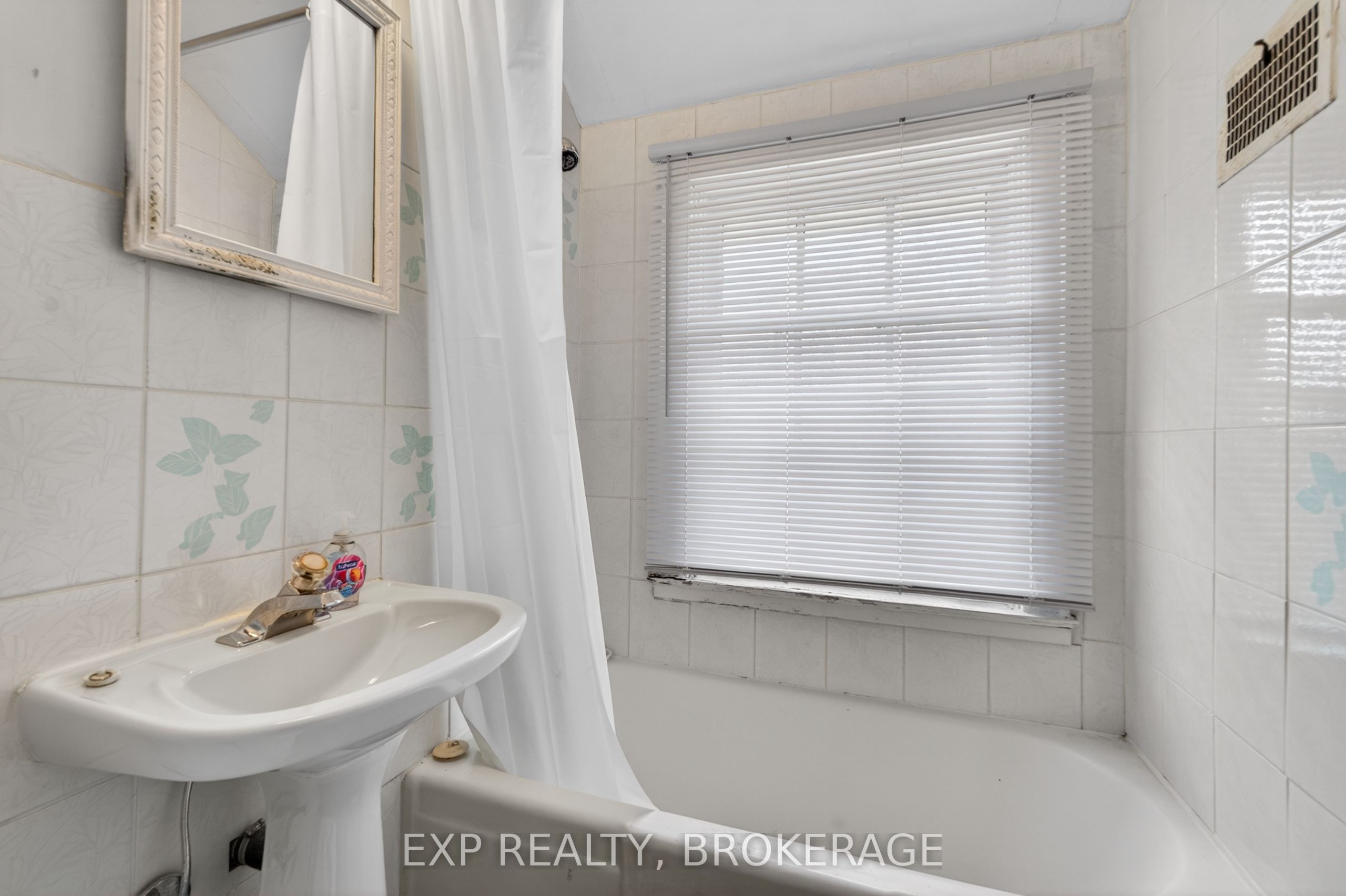11 Carruthers Avenue Property Photo 17