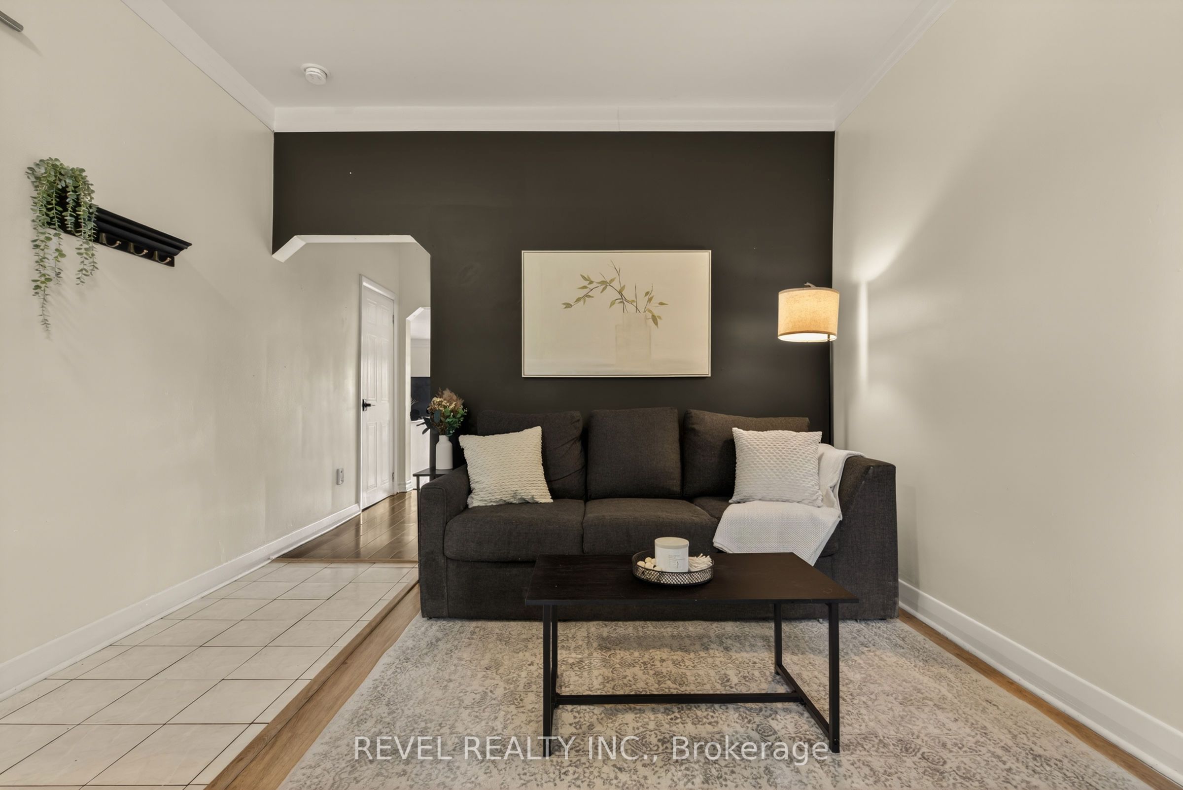 153 Ferrie Street E Property Photo 7