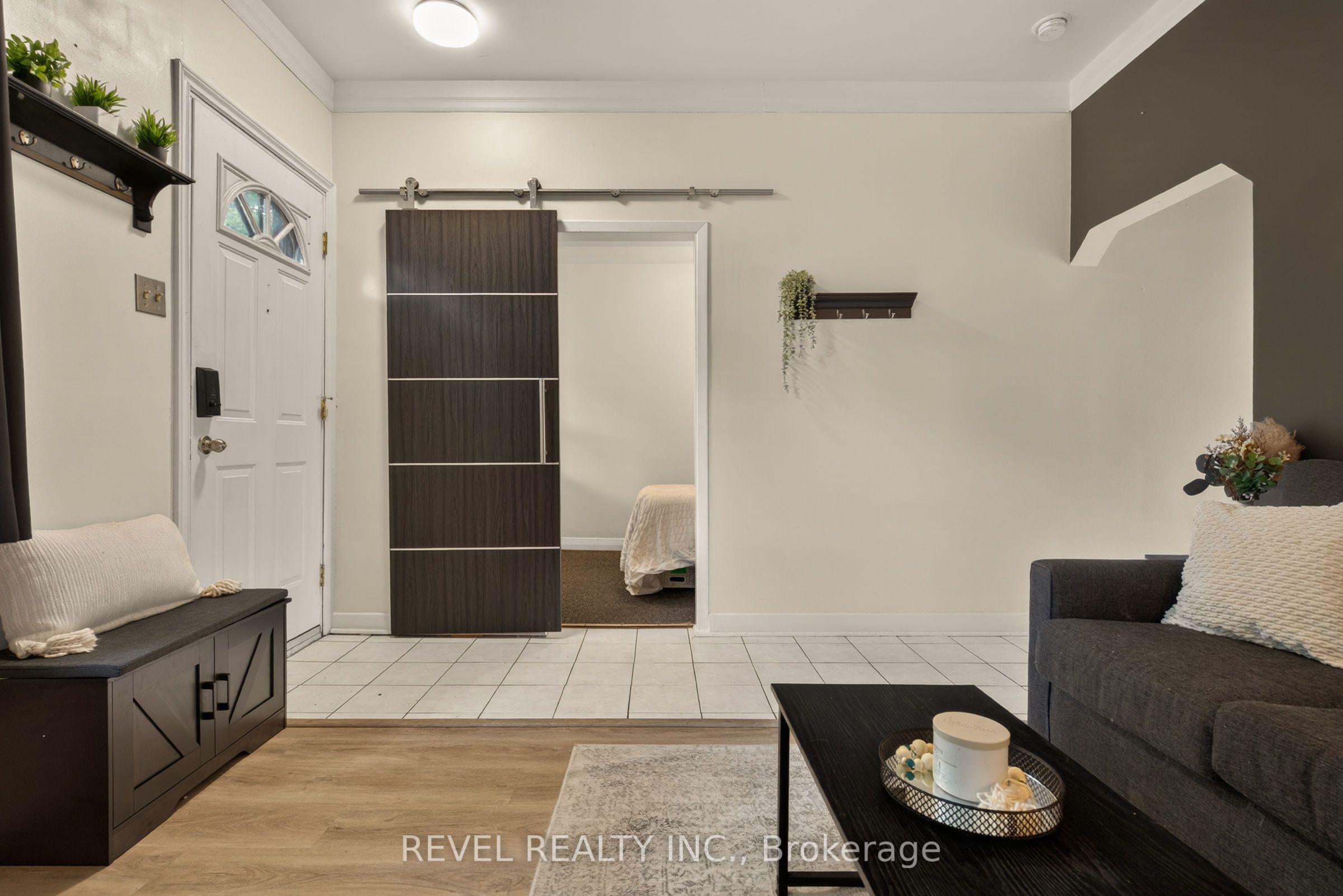 153 Ferrie Street E Property Photo 9