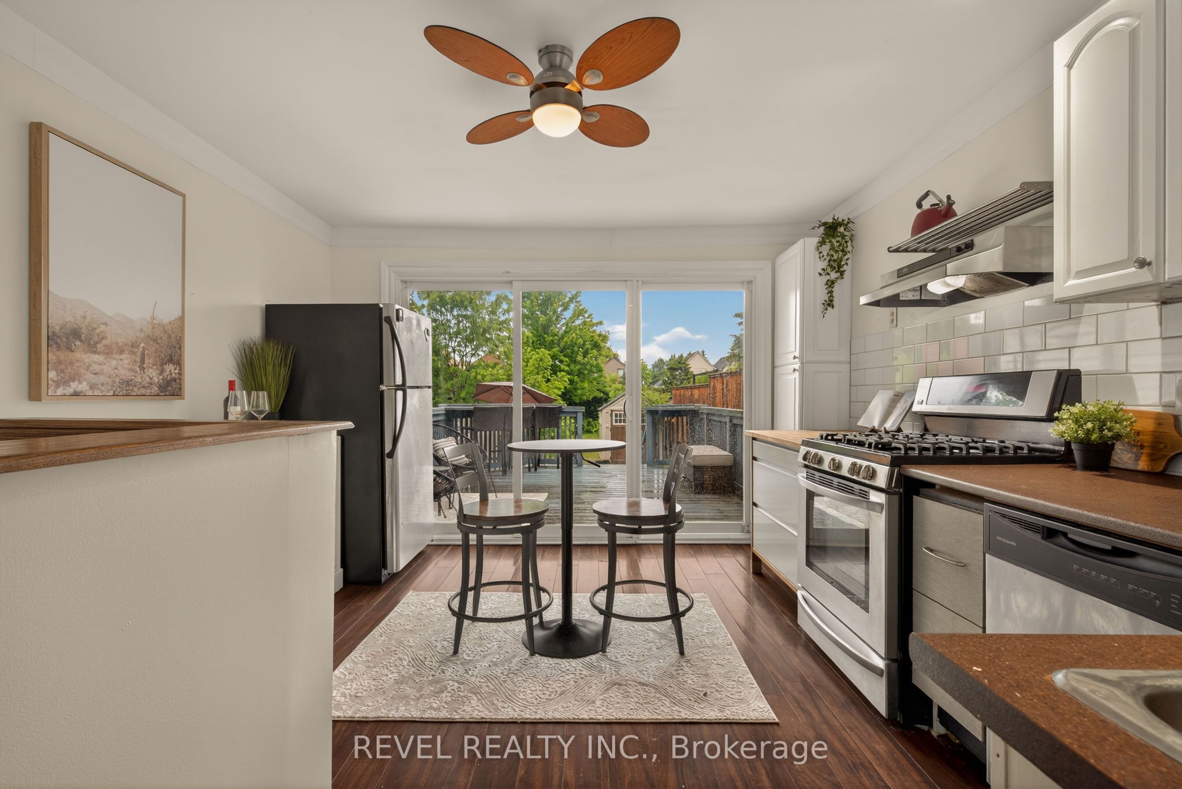 153 Ferrie Street E Property Photo 10