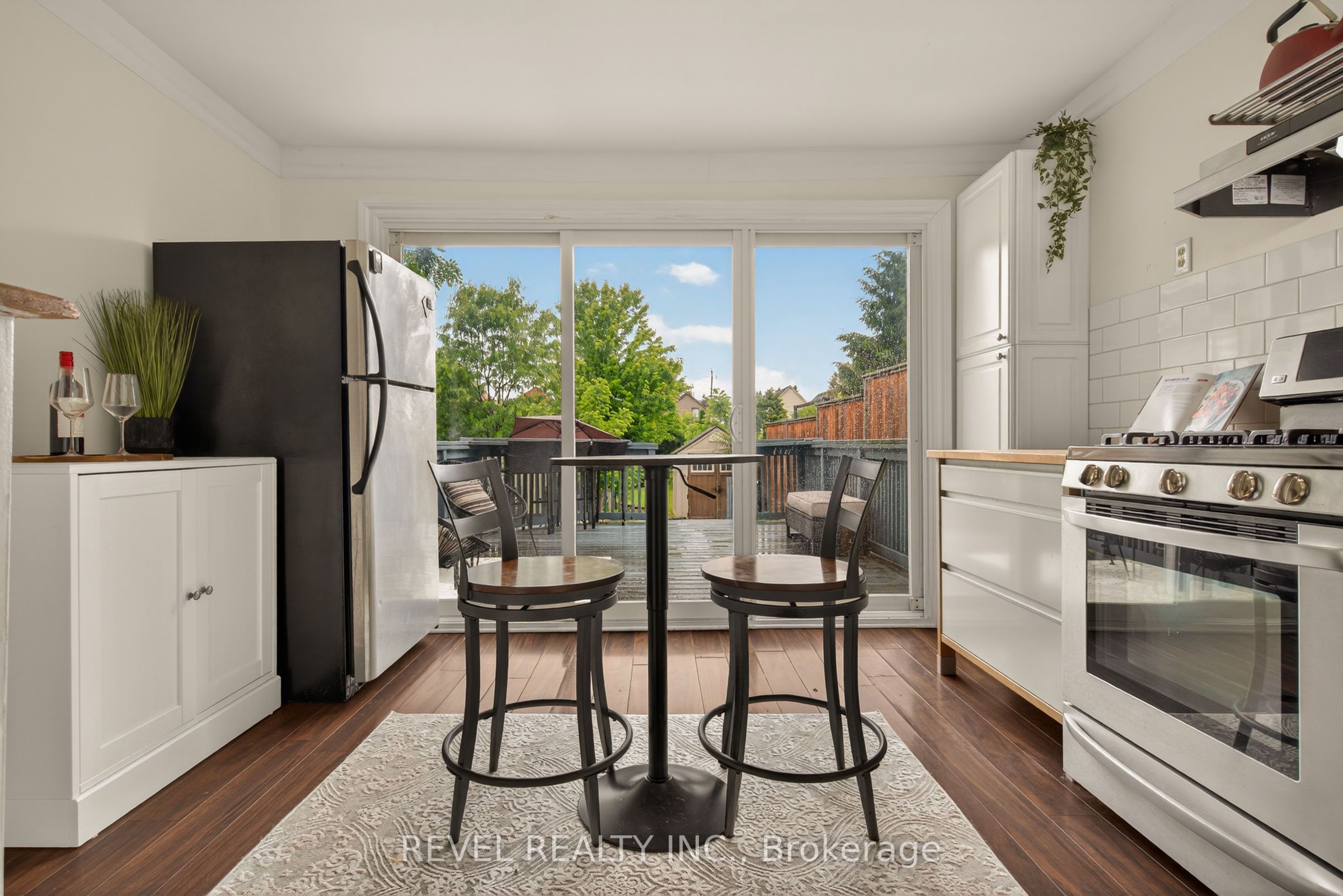 153 Ferrie Street E Property Photo 11