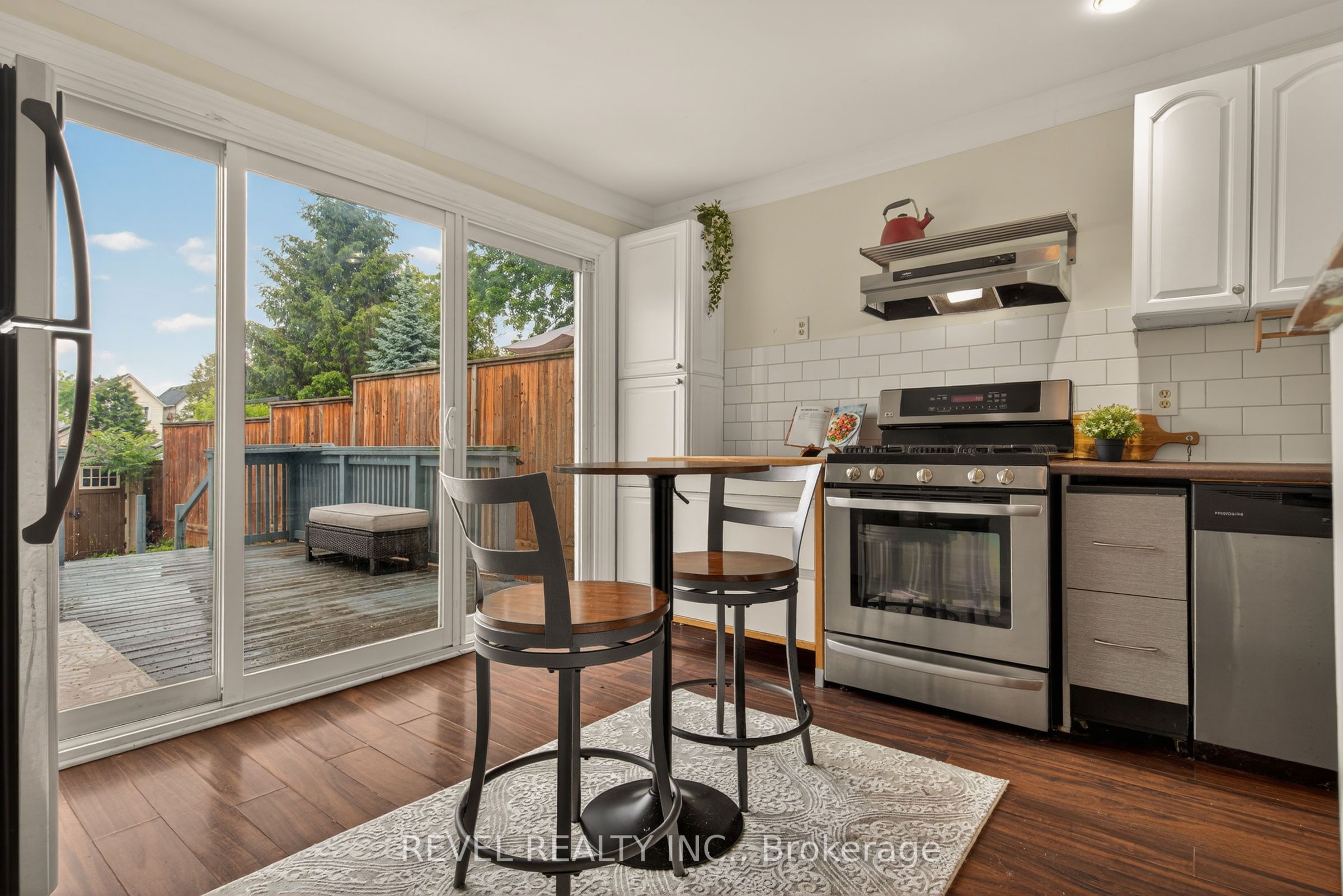 153 Ferrie Street E Property Photo 13